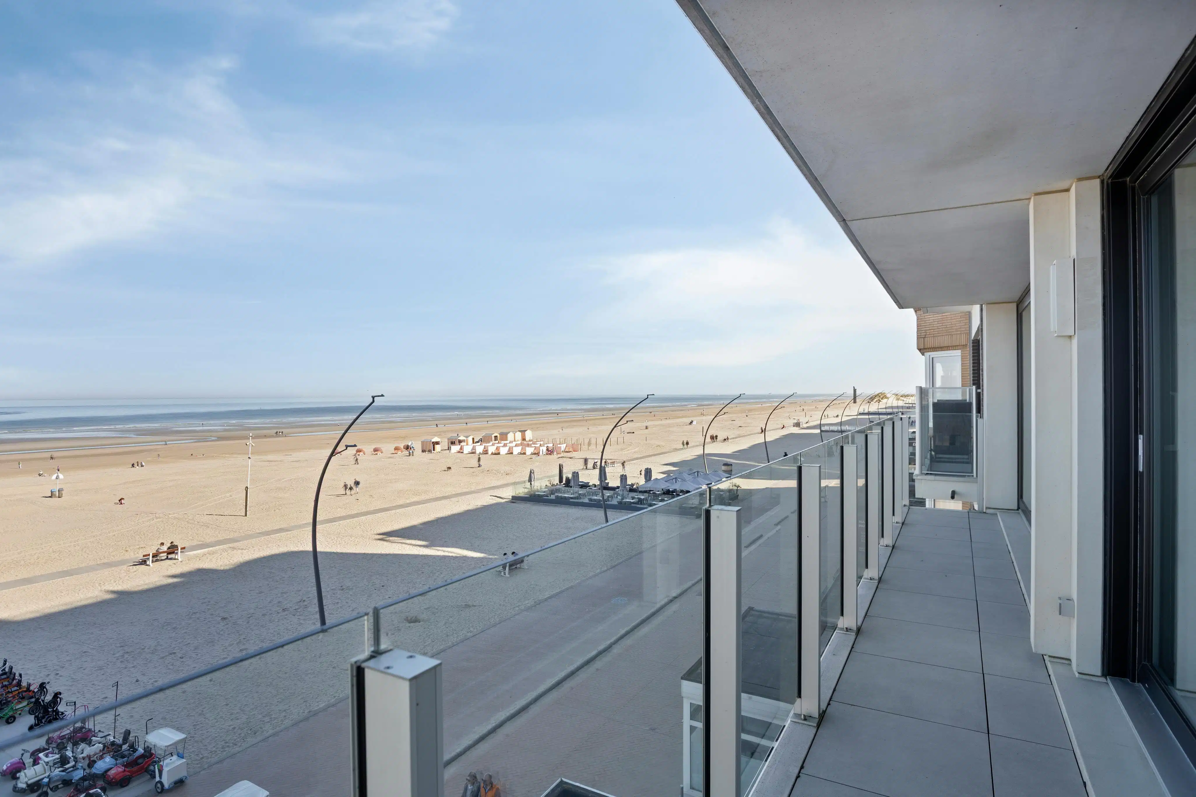 Uniek appartement met 4 slaapkamers op de Zeedijk te De Panne foto 4