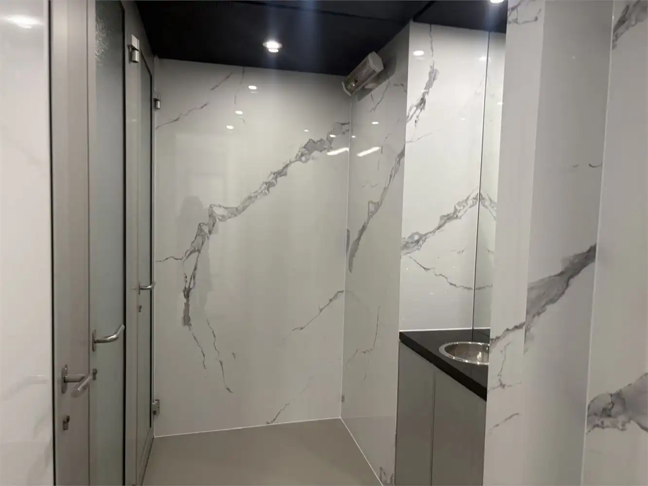 UNIEKE KANTOREN MET PARKING EN VERSCHILLENDE OPPERVLAKTES foto 25