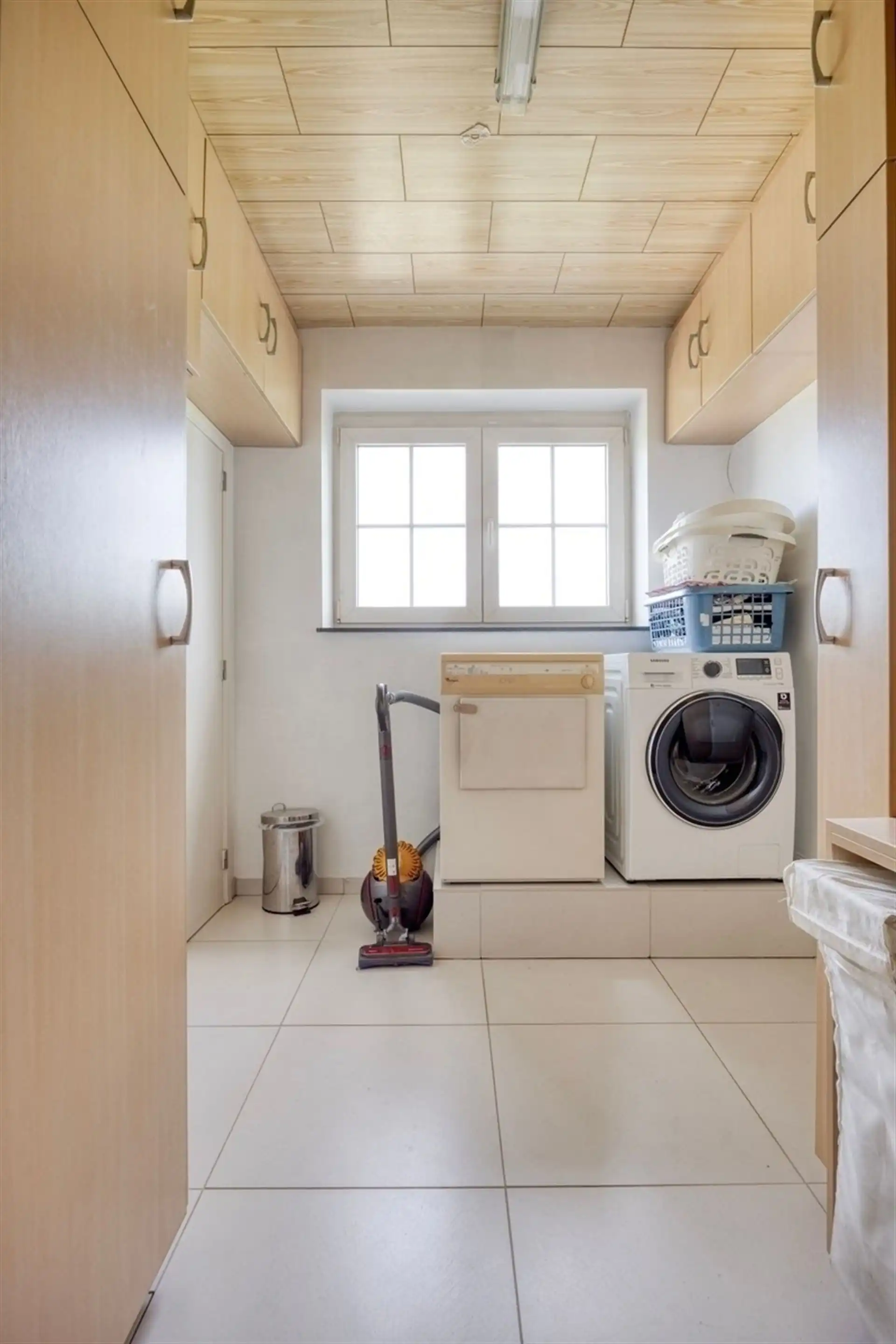 Instapklare villa met zwembad. Landelijke ligging in Leut. foto 41