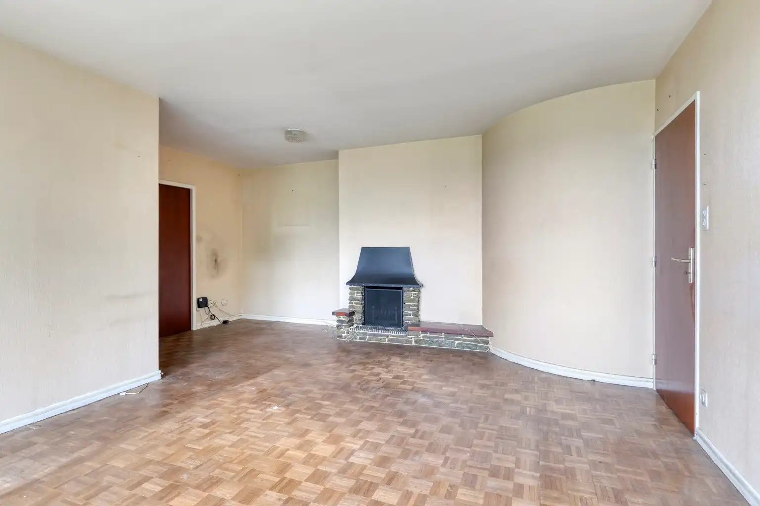 Lichtrijk 2-kamer appartement met terras en kelder foto 5
