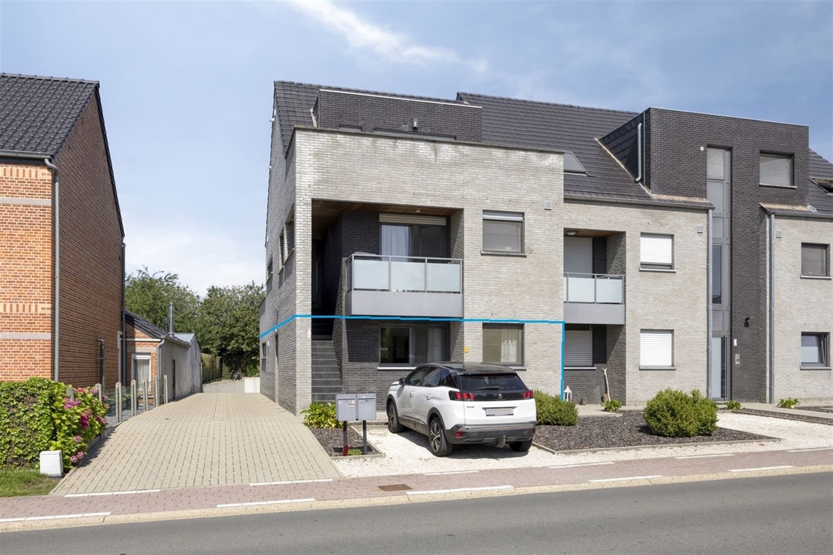 TE KOOP: Ruim appartement met tuin te Heusden-Zolder!  foto {{pictureIndex}}