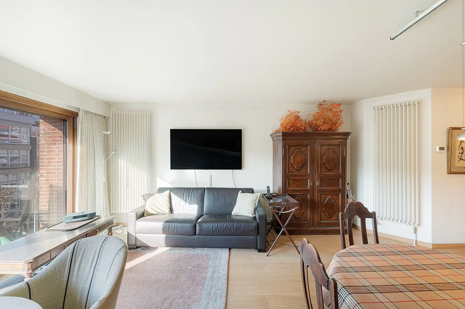 Lichtrijk appartement op enkele stappen van de Dumortierlaan. foto 8