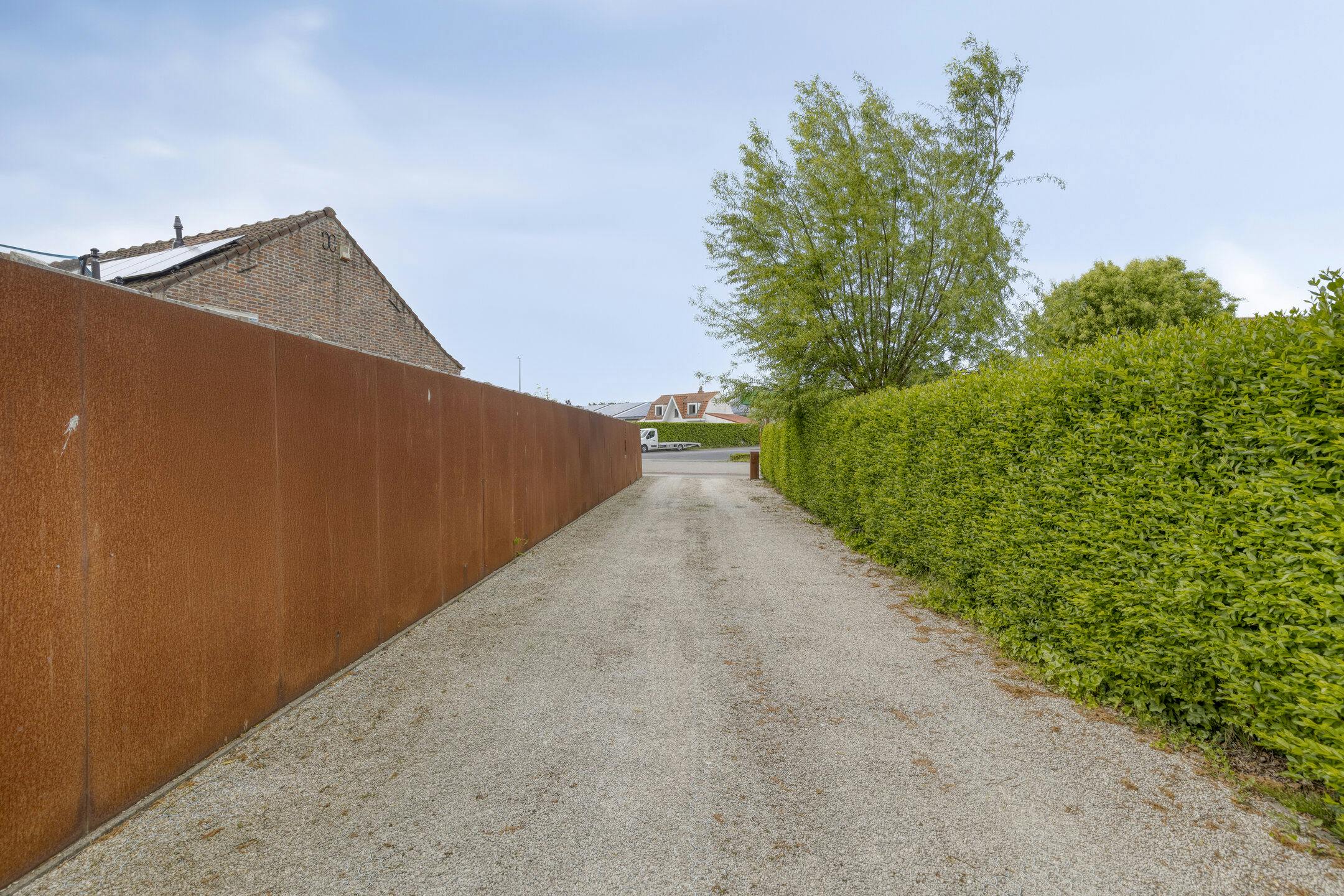 Villa met praktijkruimte op ruim perceel te koop te Brugge foto 8