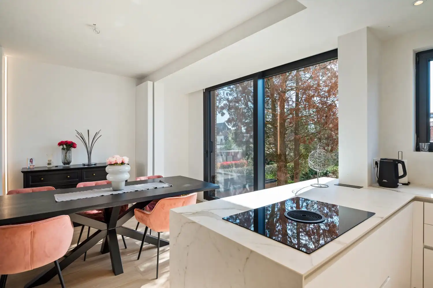 Recent gerenoveerde woning met 3 slaapkamers en zonnige tuin in Hoevenen foto 9