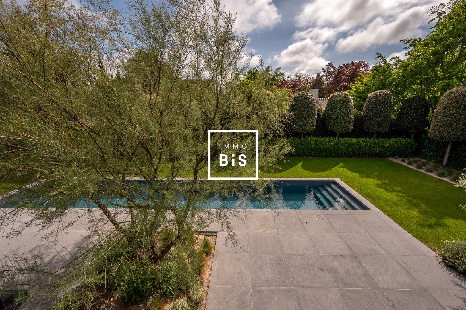 Luxueuse moderne villa met zwembad in het Zoute foto {{pictureIndex}}