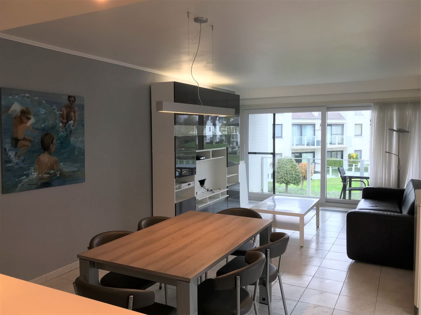 2 slaapkamerappartement te huur met garage foto 2