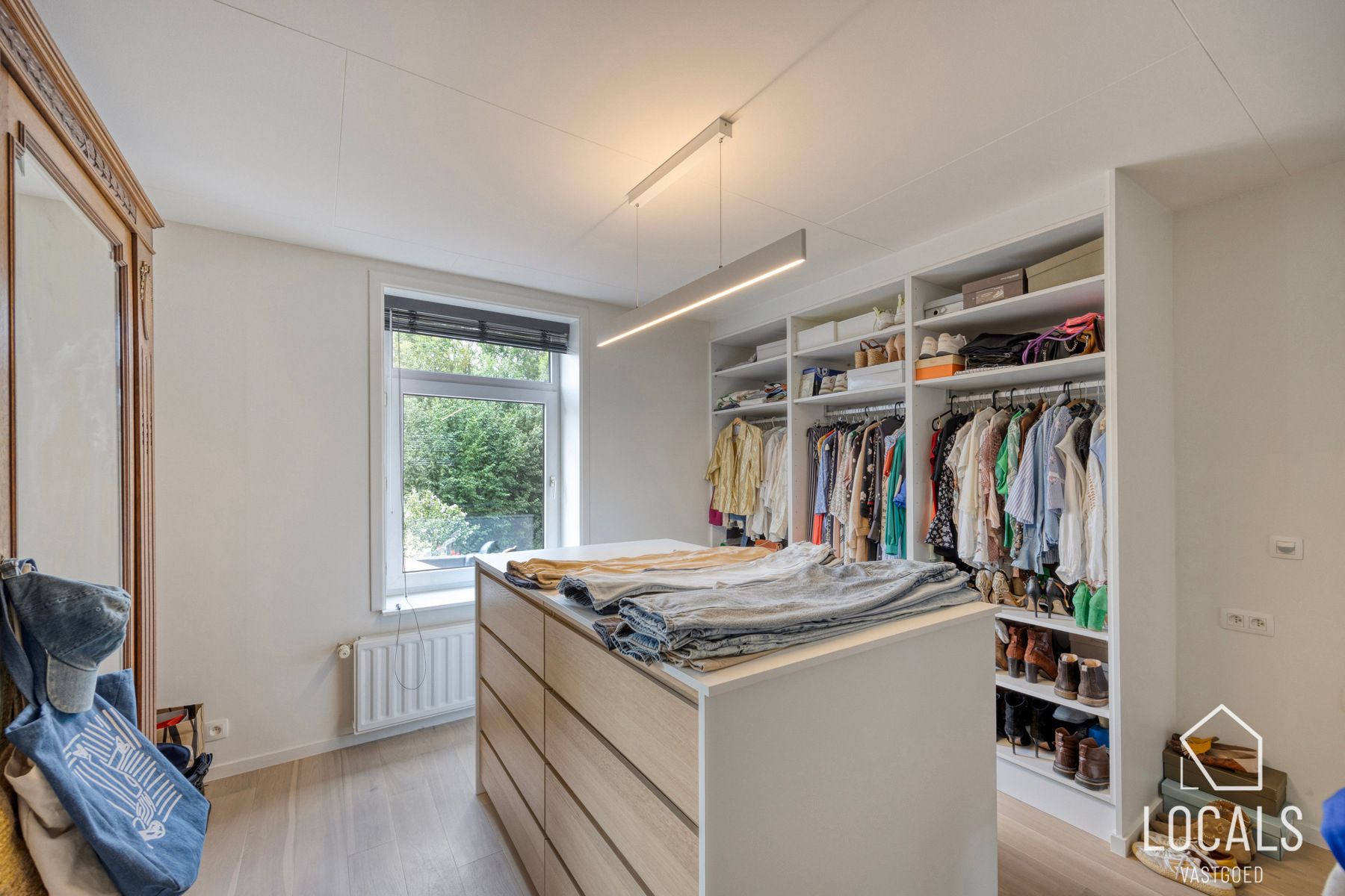 Stijlvol wooncomfort in hartje Iddergem! foto 13