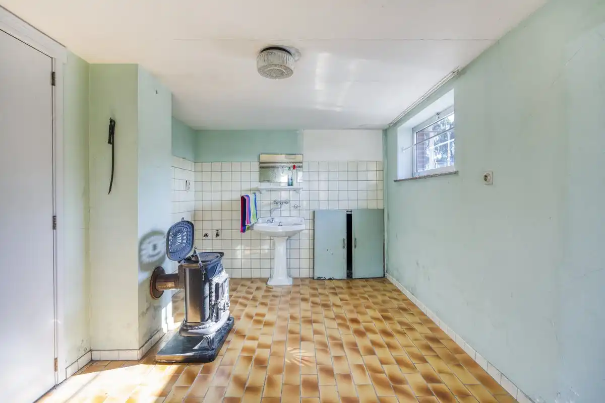 te renoveren huis op een perceel van 2445m² te koop in Geel foto 21