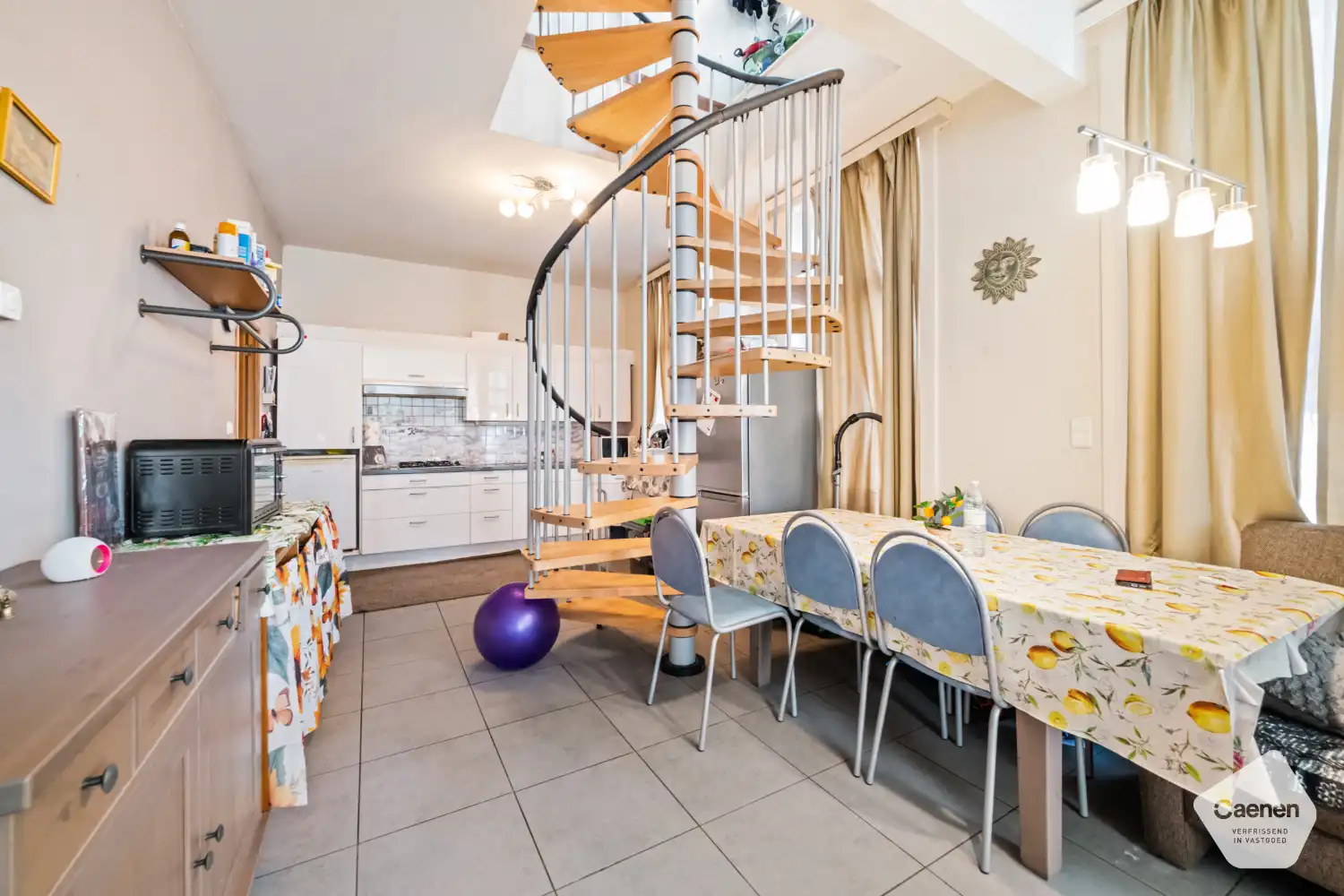 Ruim drie slaapkamer appartement met een uitstekende ligging vlakbij de haven en het strand foto 3