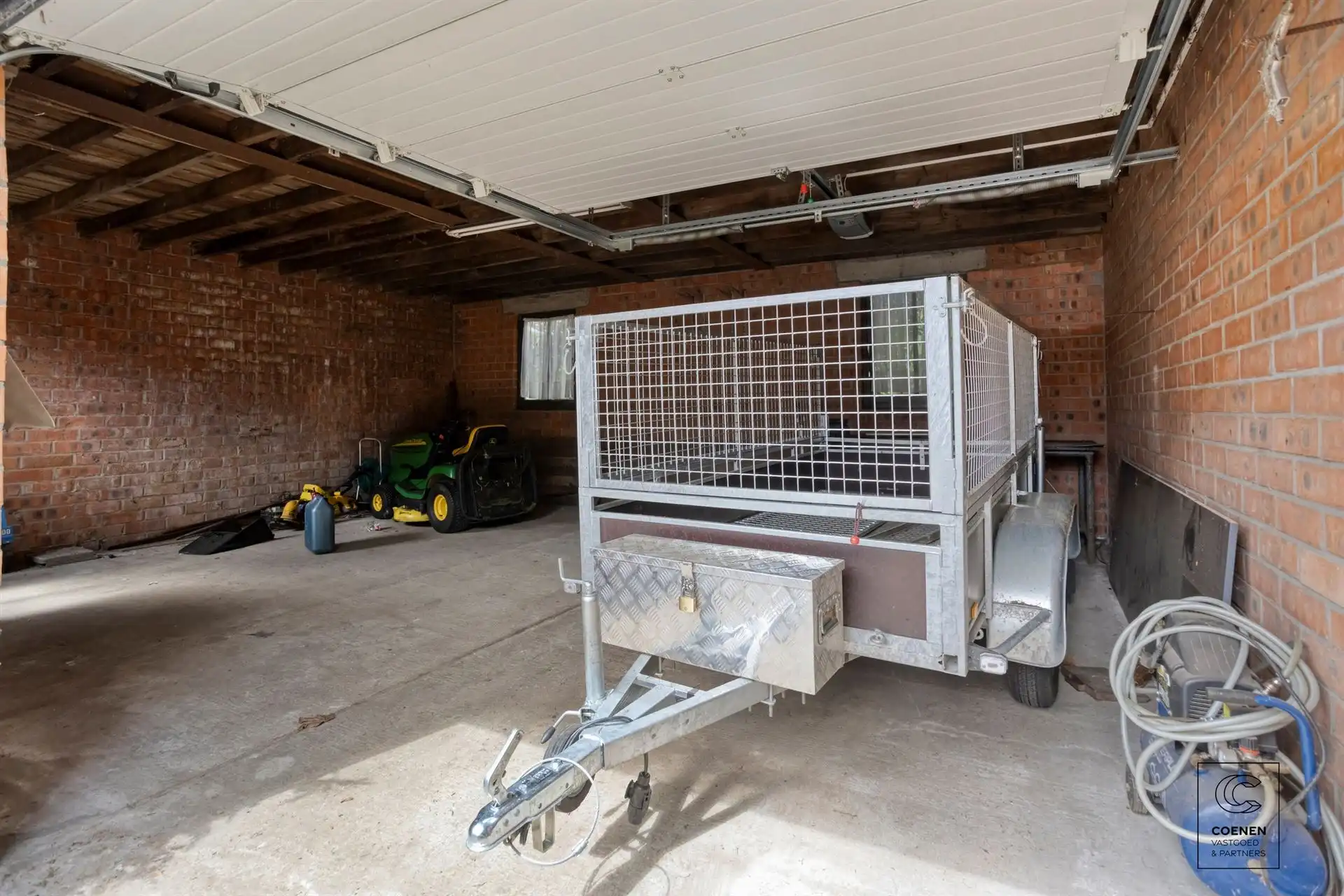 Zeer ruime HOB met schitterende tuin op een toplocatie foto 26