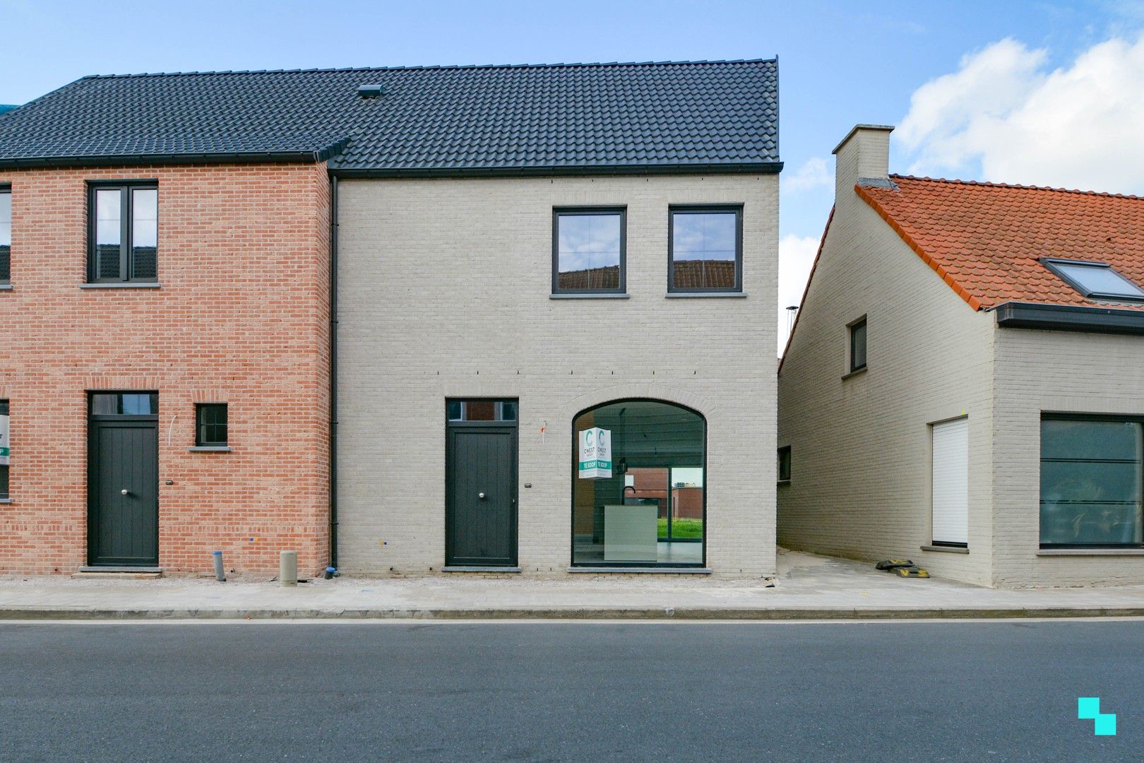 Verrassend ruime nieuwbouwwoning in centrum Aartrijke foto {{pictureIndex}}