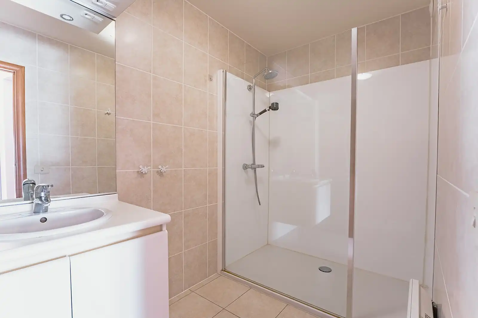 Instapklaar 2 slaapkamer appartement gelegen in De Haan op wandelafstand van het strand en het centrum. foto 17