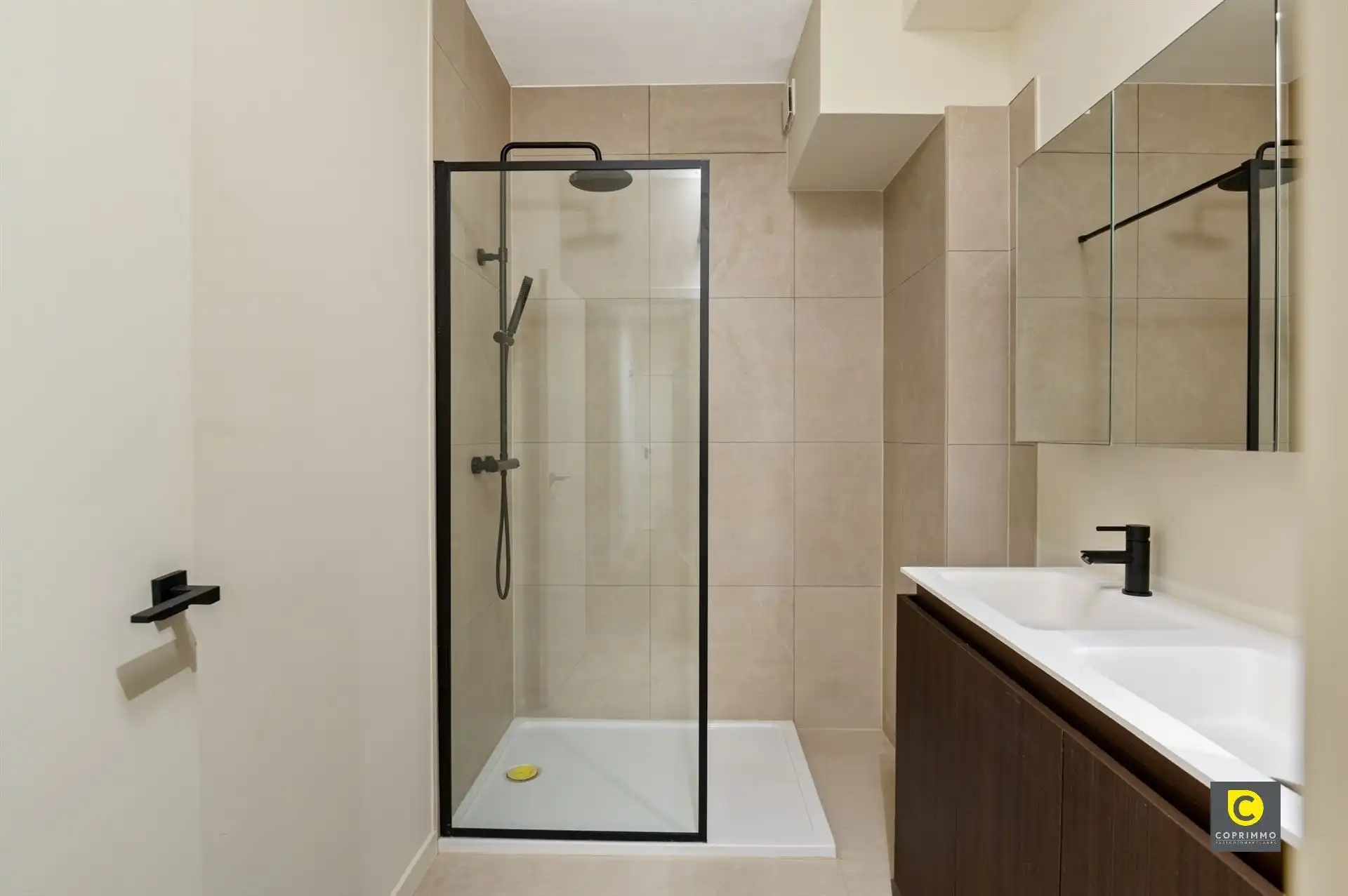 Hoogwaardig gerenoveerd 3 slpk app met P foto 8