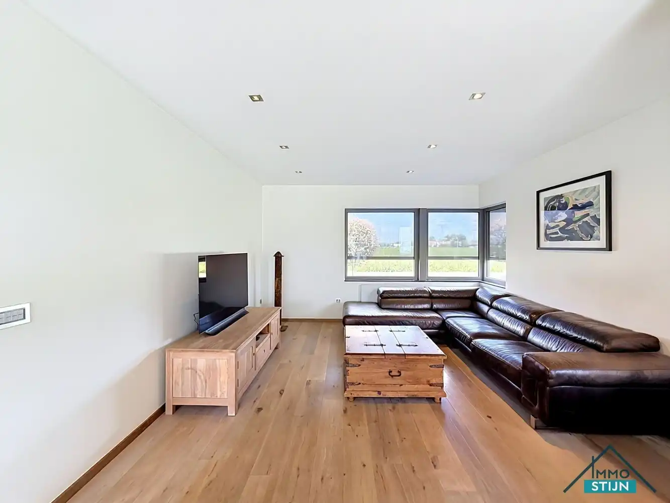 Recente instapklare woning met 4 slaapkamers en bijgebouw foto 5