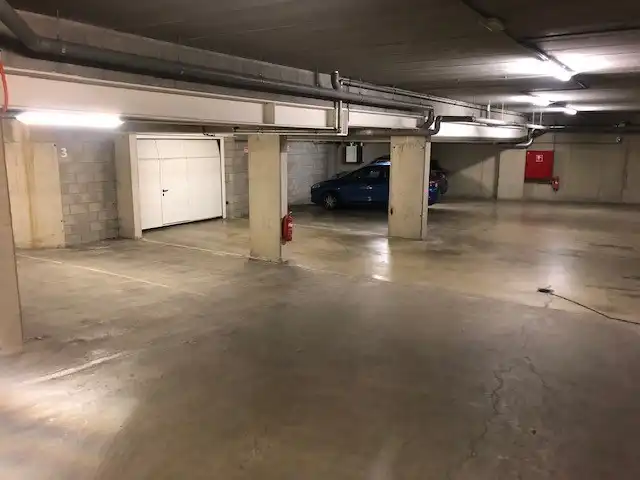 Ondergrondse autostandplaats op de Groene Boulevard. foto 3