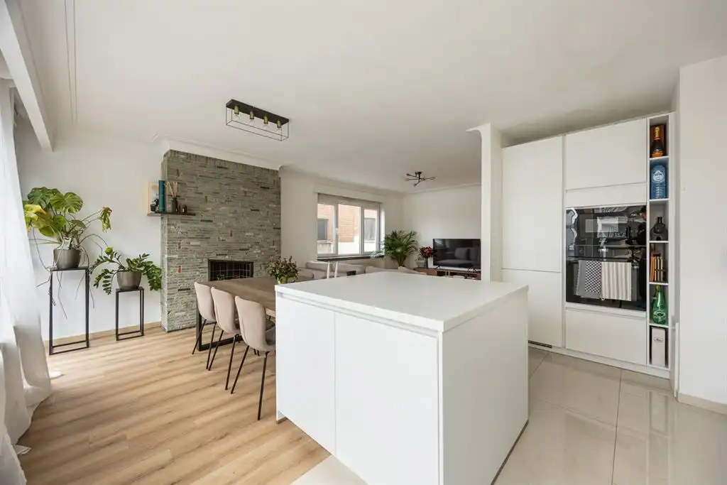 Lichtrijk appartement met 3 SLK foto 3