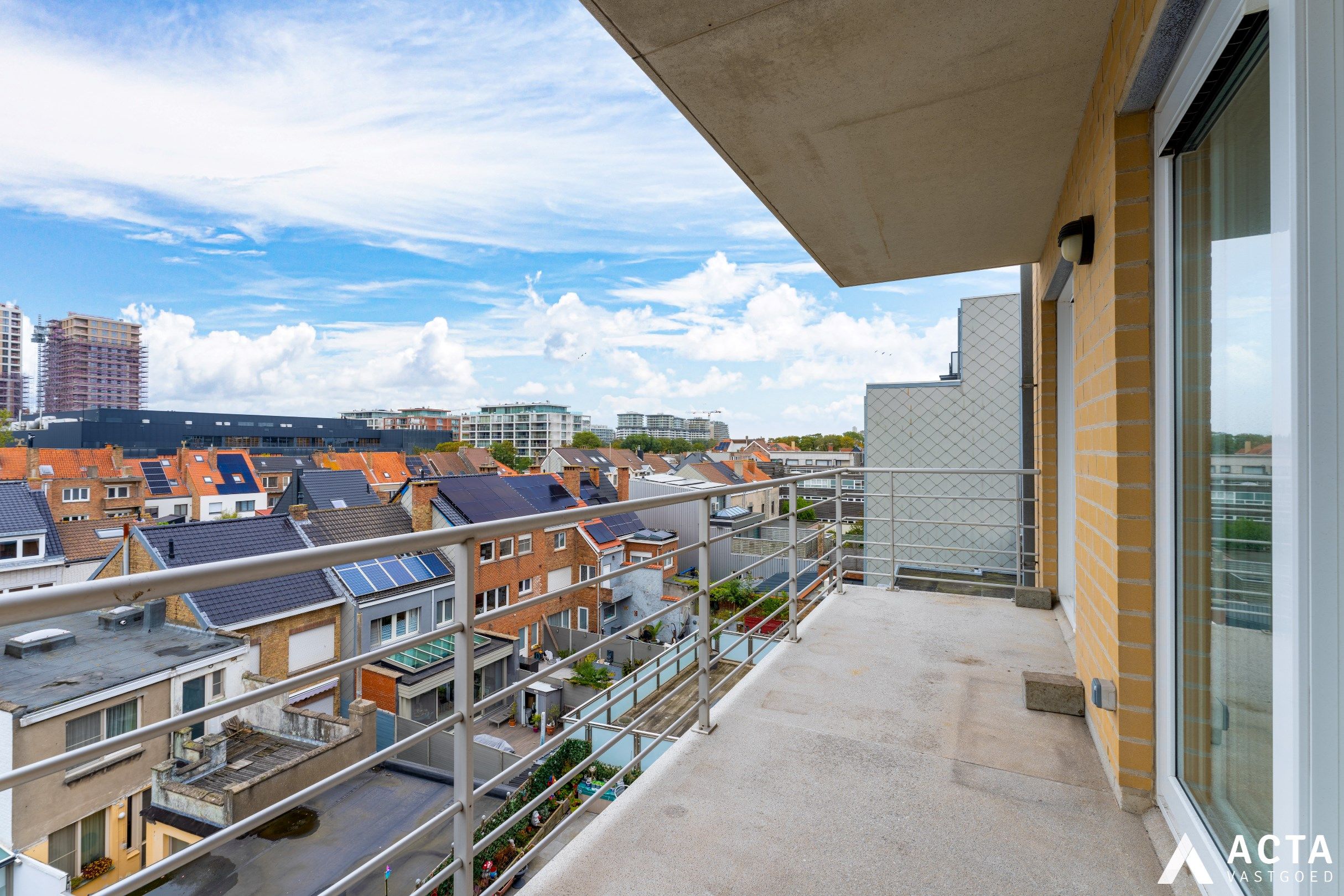 Instapklaar appartement met twee terrassen in hartje Mariakerke! foto 11