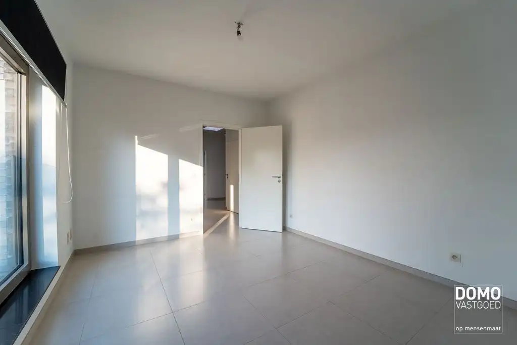 LUXE PENTHOUSE APPARTEMENT VAN 192 M² MET 3 SLAAPKAMERS, 2 TERASSEN, EN ONDERGRONDSE GARAGEBOX IN HASSELT (SINT-LAMBRECHTS-HERK) foto 12