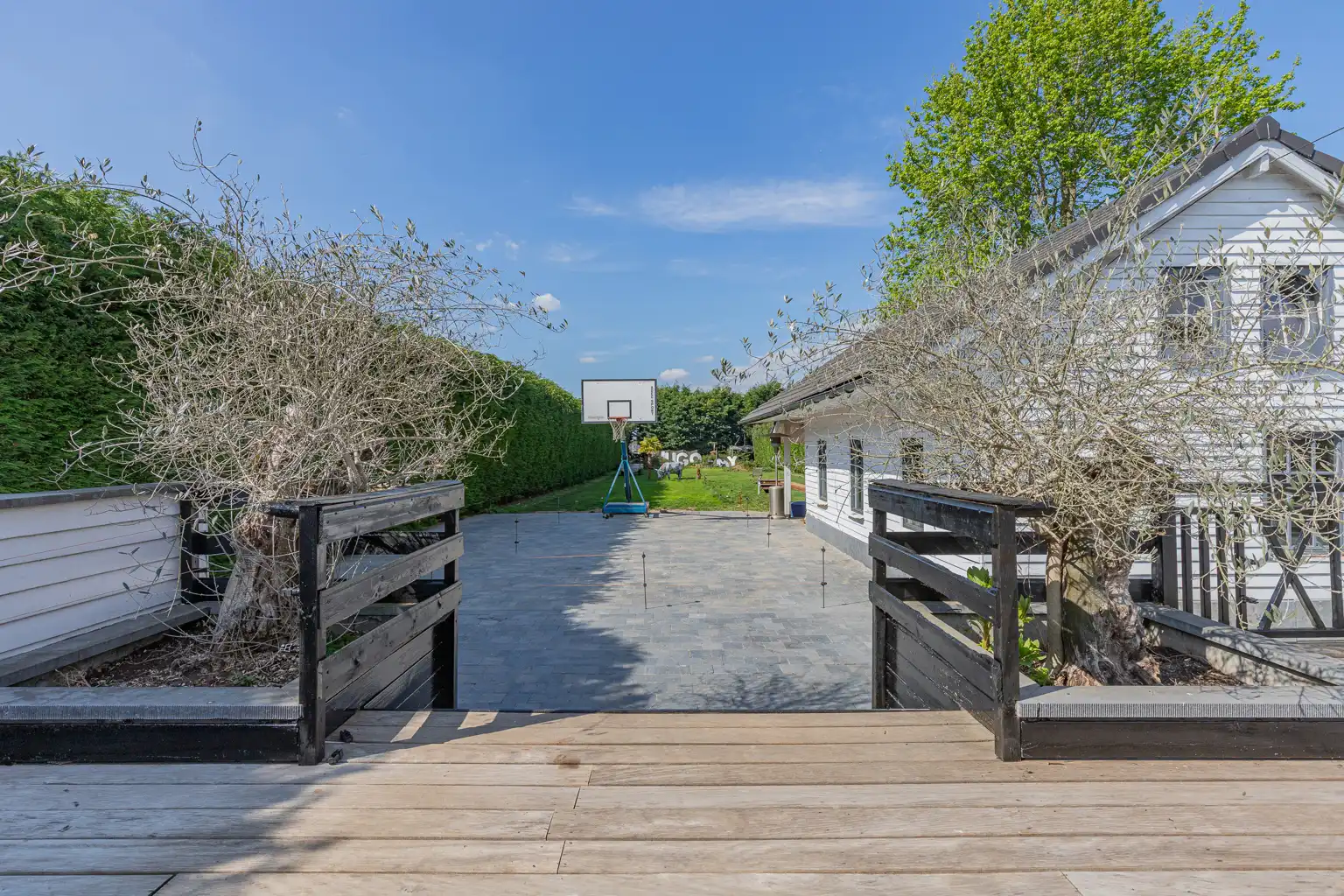 Grote villa op 22a met tuin, garage én bijgebouw foto 19