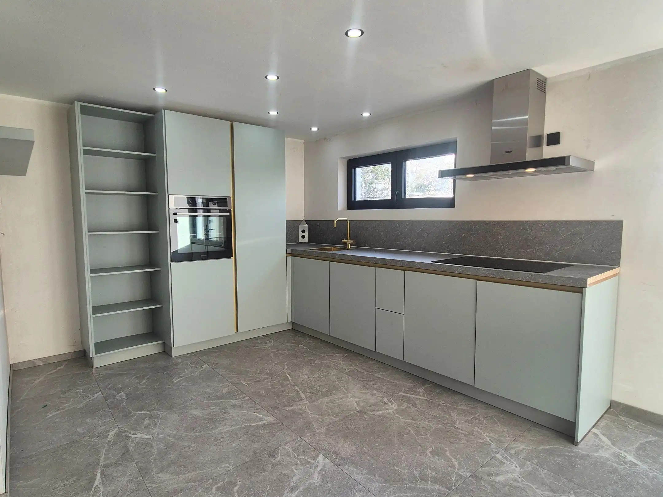 RUIME, VOLLEDIG GERENOVEERDE WONING – 5 SLAAPKAMERS – ENERGIELABEL B foto 12