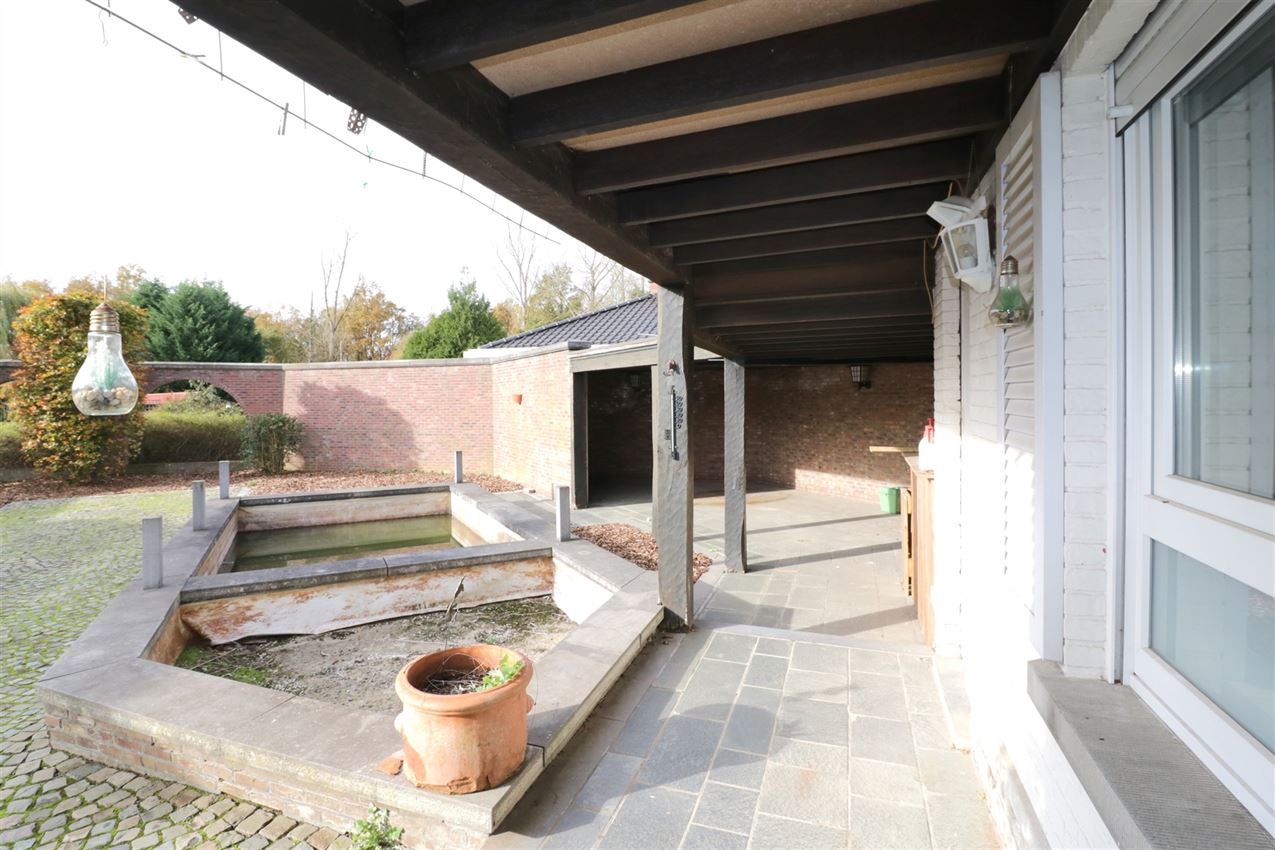Villawoning met 4 slaapkamers en bijgebouw foto 6