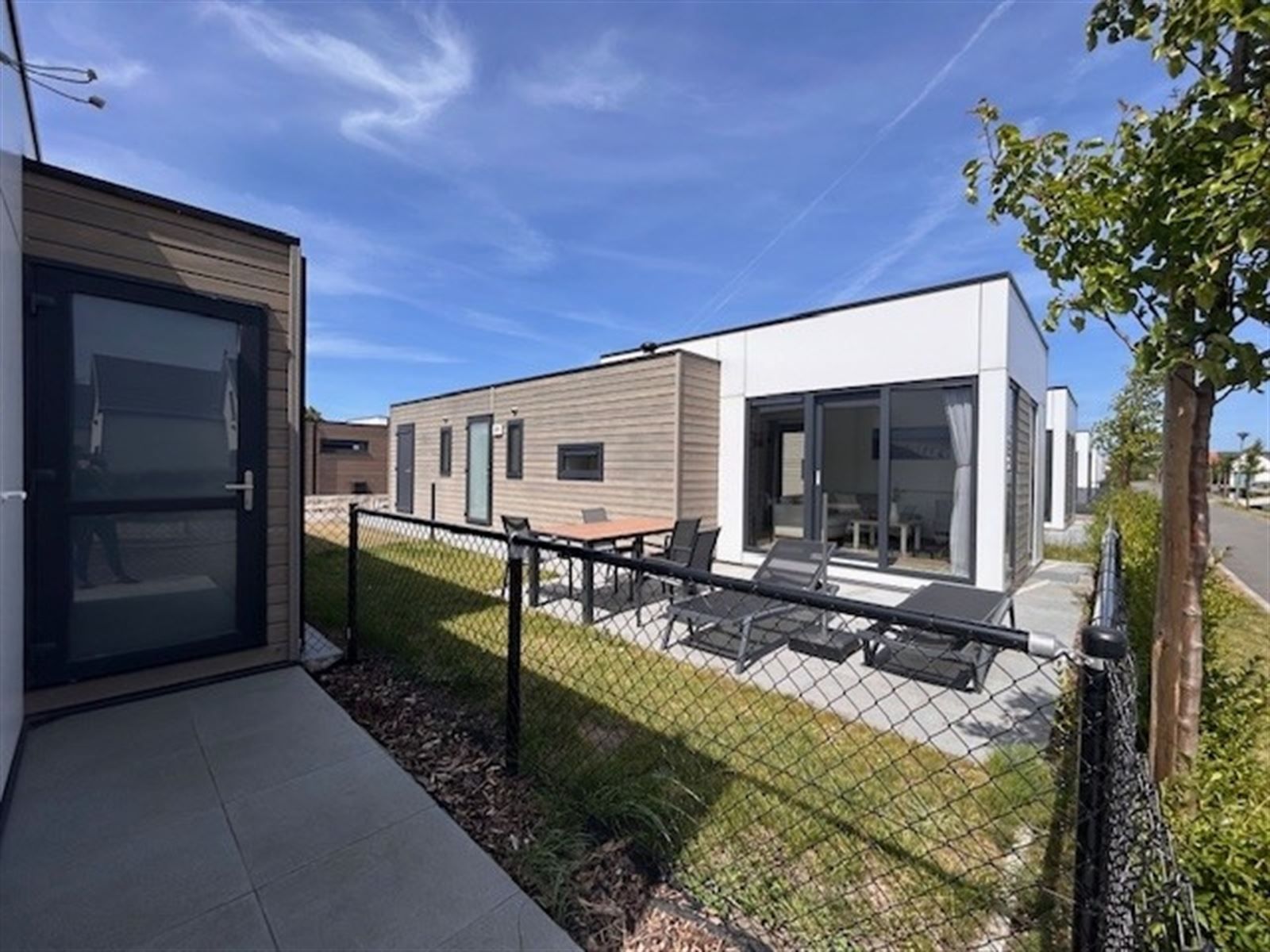 Moderne vakantie lodge mét terras foto 3