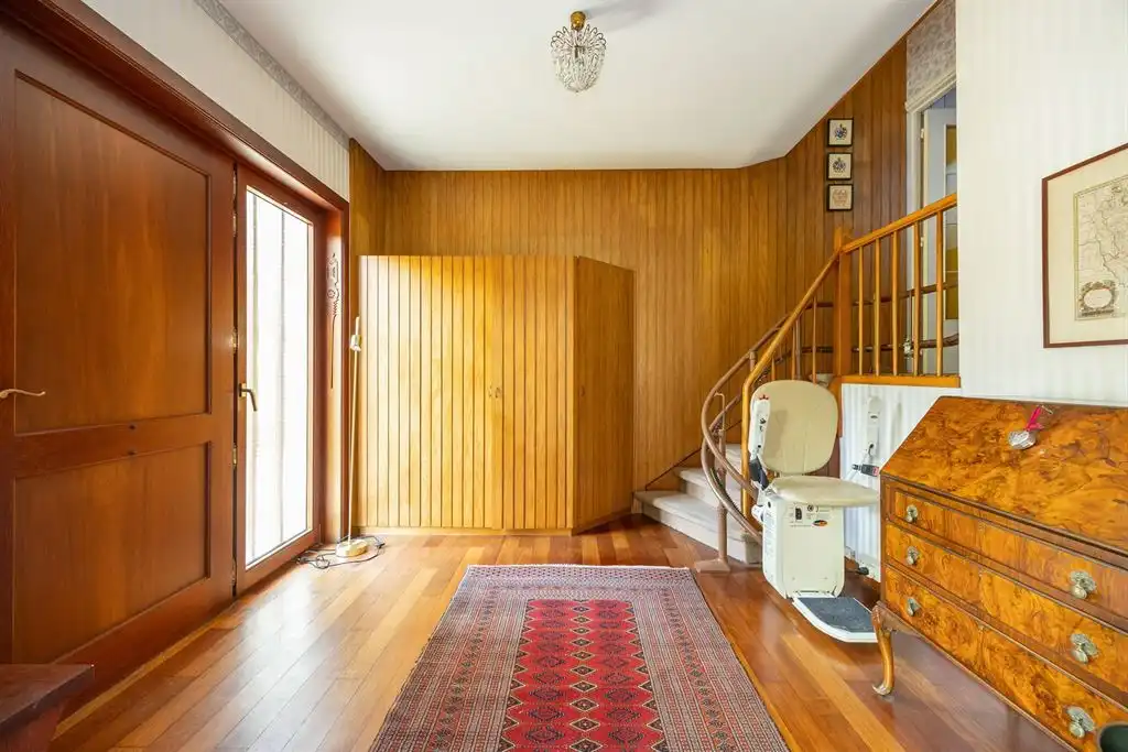 Klassieke te renoveren villa op een mooi hoekperceel in wijk "Hertebos" foto 8
