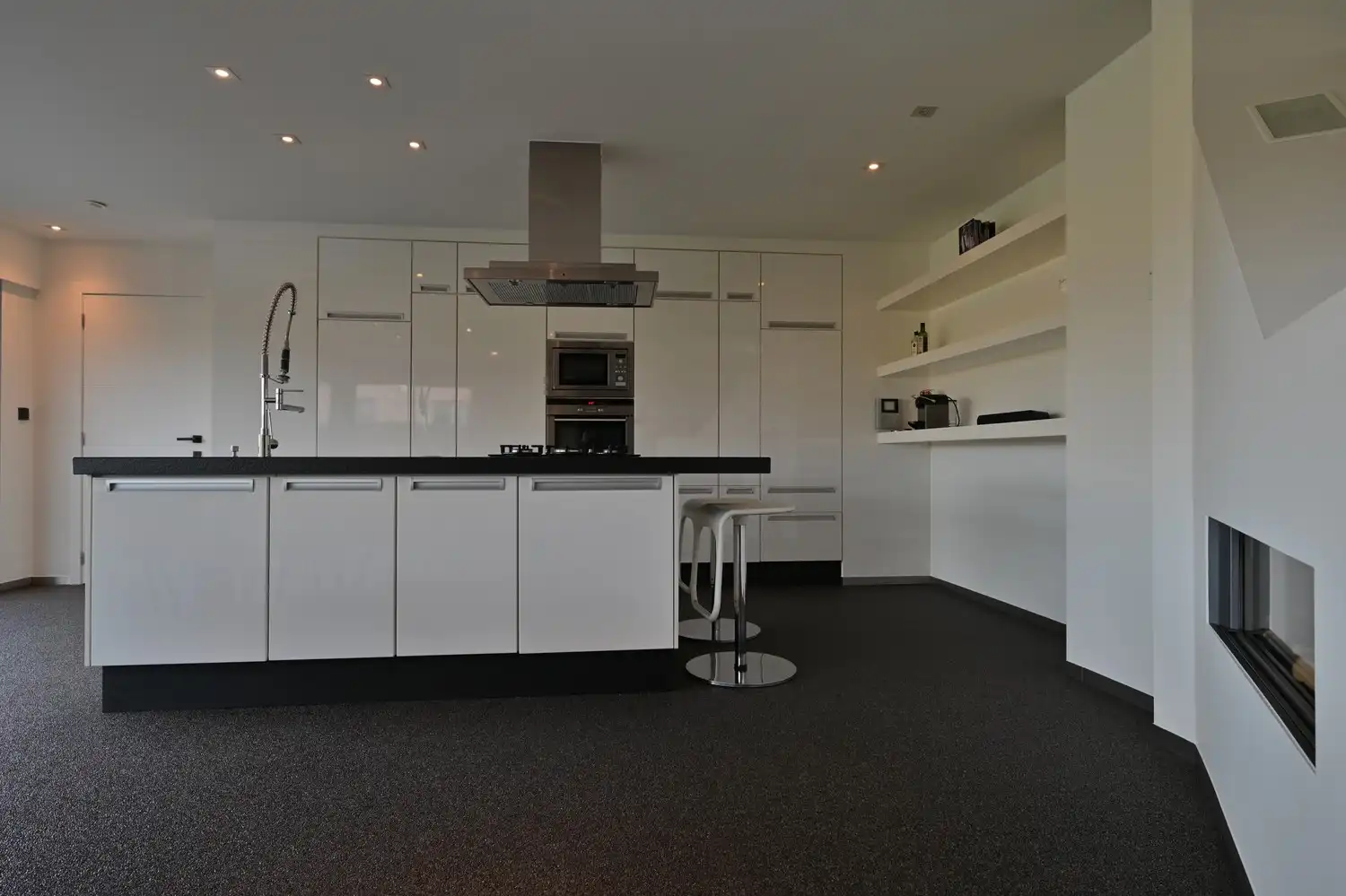 Instapklare topwoning met unieke mogelijkheden op een perceel van 11a75ca in het landelijke Neeroeteren. foto 9