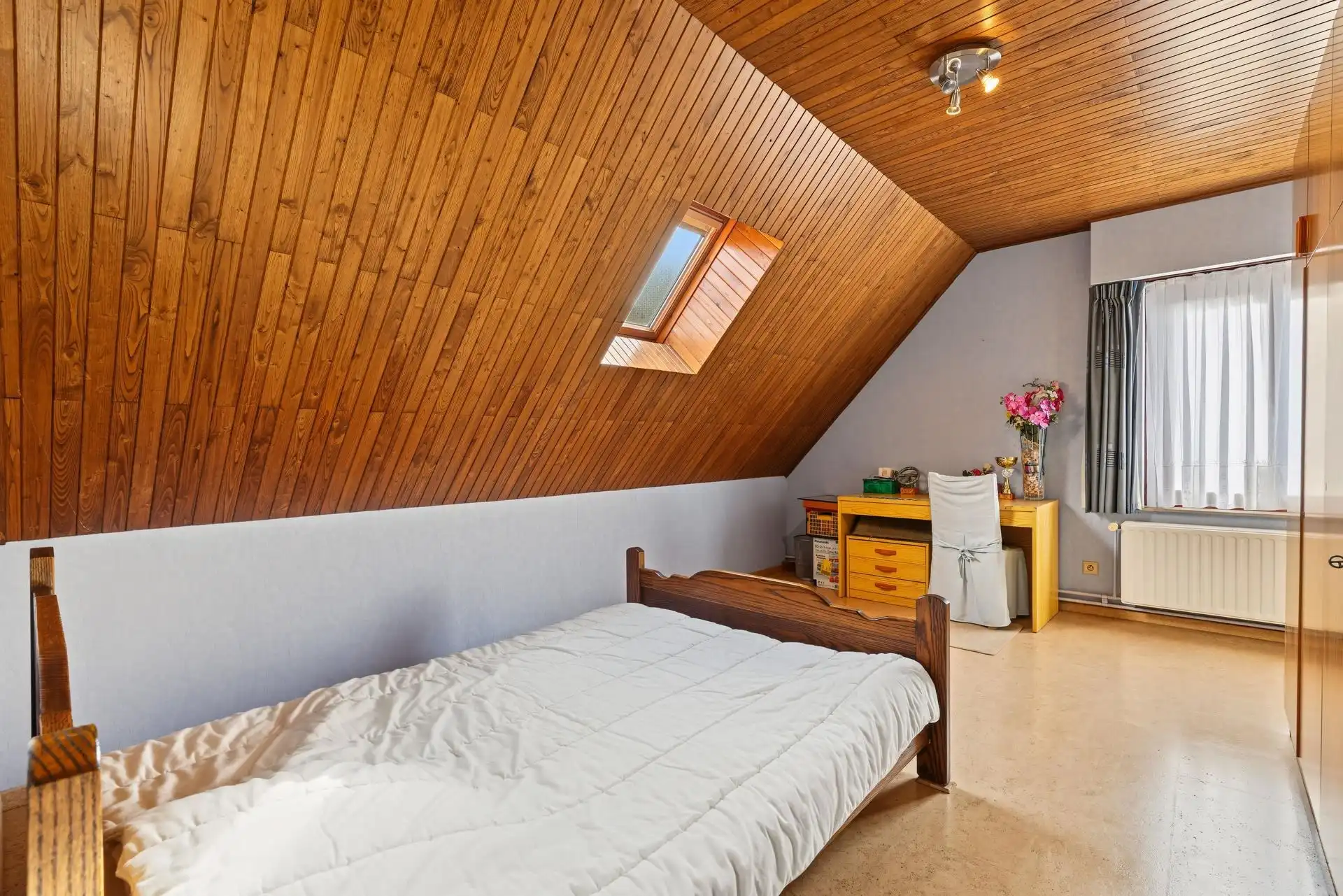 Ruim opgezette, landelijke woning mooie tuin op een perceel van ca. 3.028m² foto 19