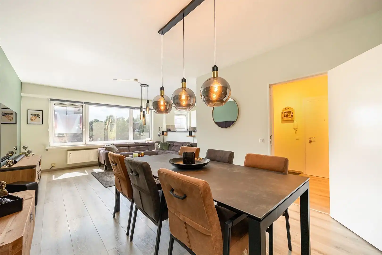 Lichtrijk appartement met 2 slaapkamers, terras en garage foto 2