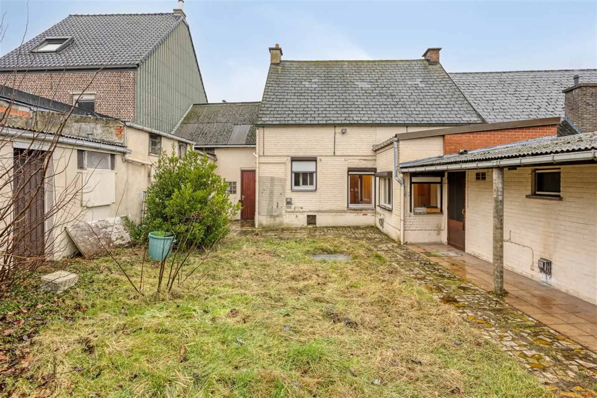 Te renoveren woning met prachtige tuin foto 26