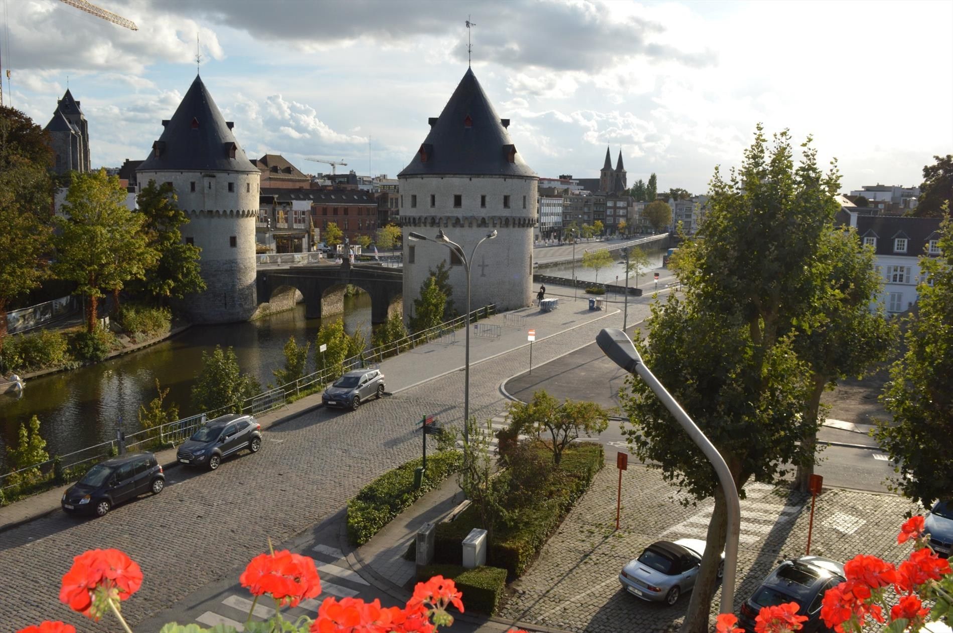 Klassevol appartement met schitterende ligging aan de Leie in Kortrijk foto 11