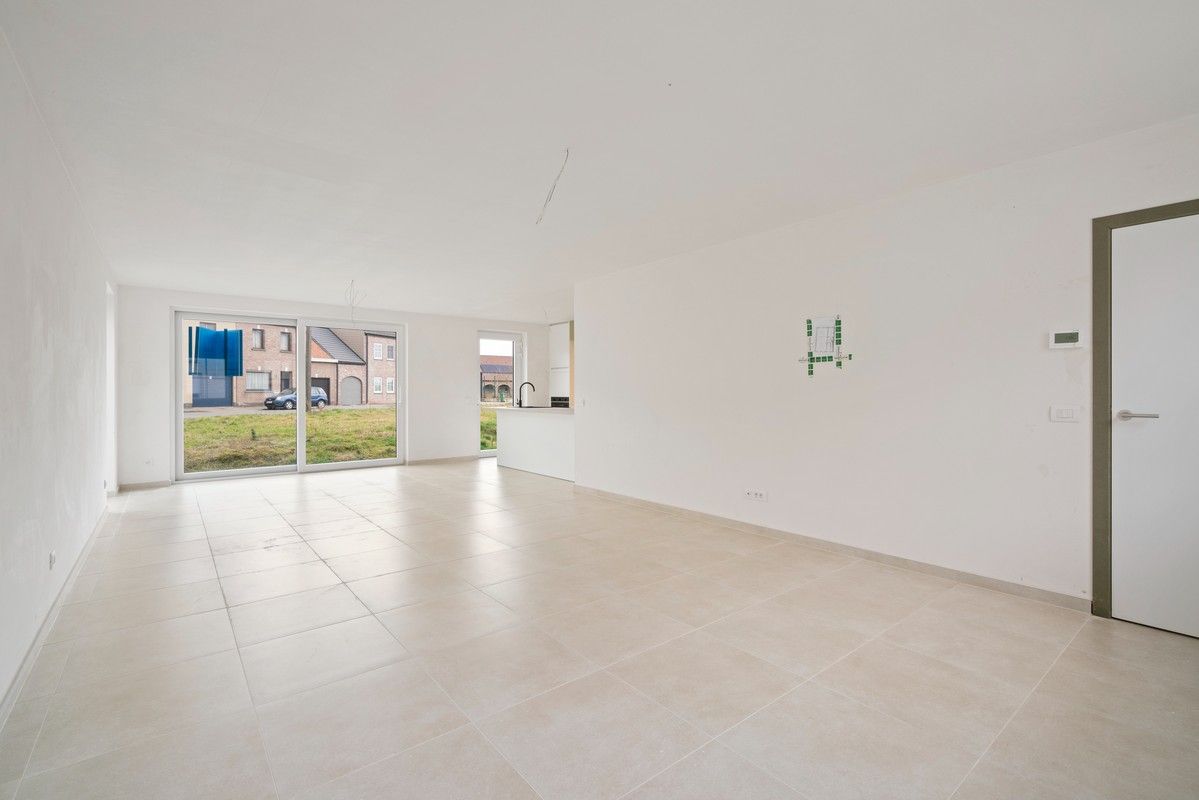 Laatste halfopen nieuwbouwwoning in Sint-Lievens-Houtem foto 2
