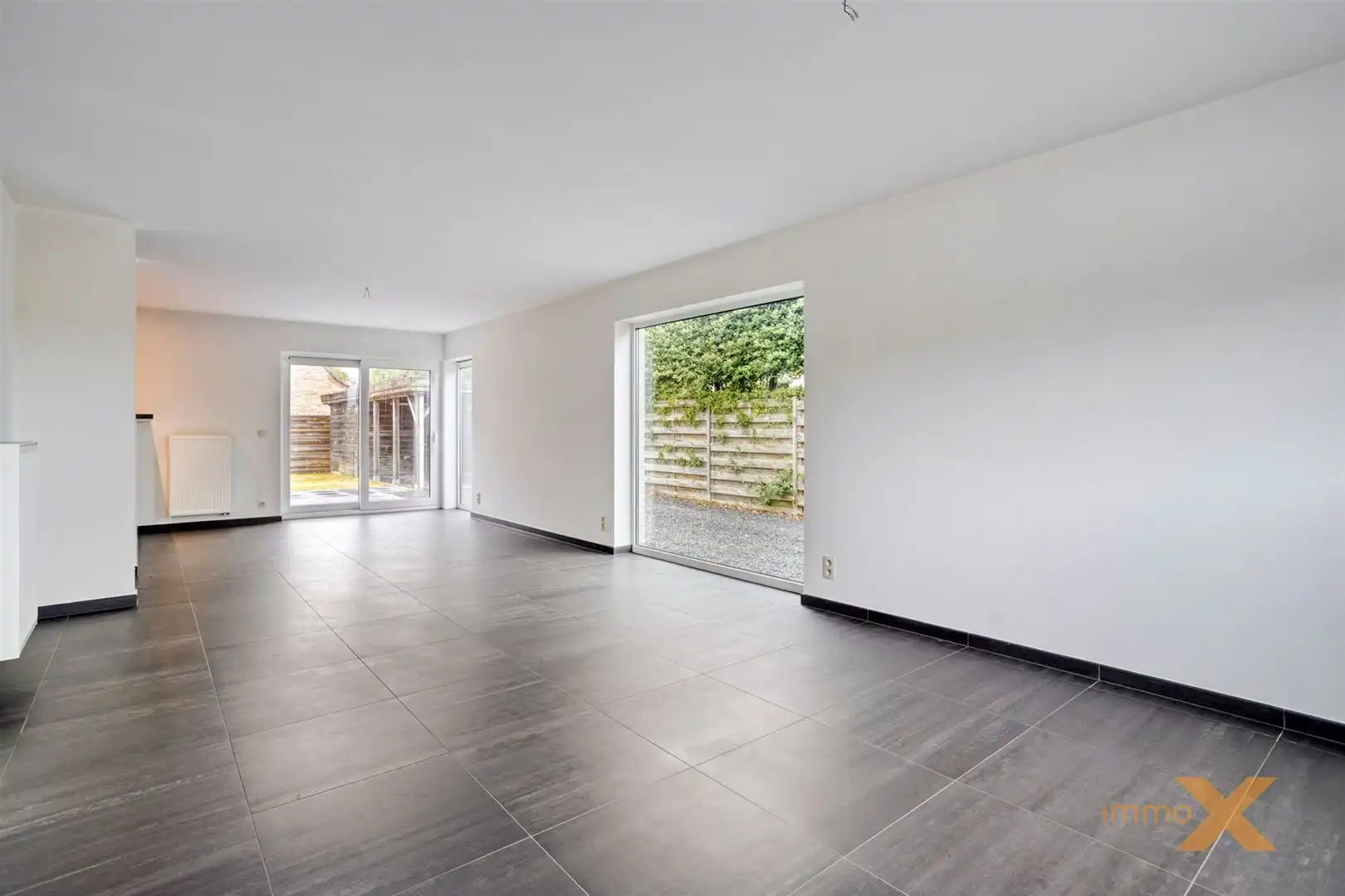 RECENTE INSTAPKLARE LICHTRIJKE RUIME WONING foto 2