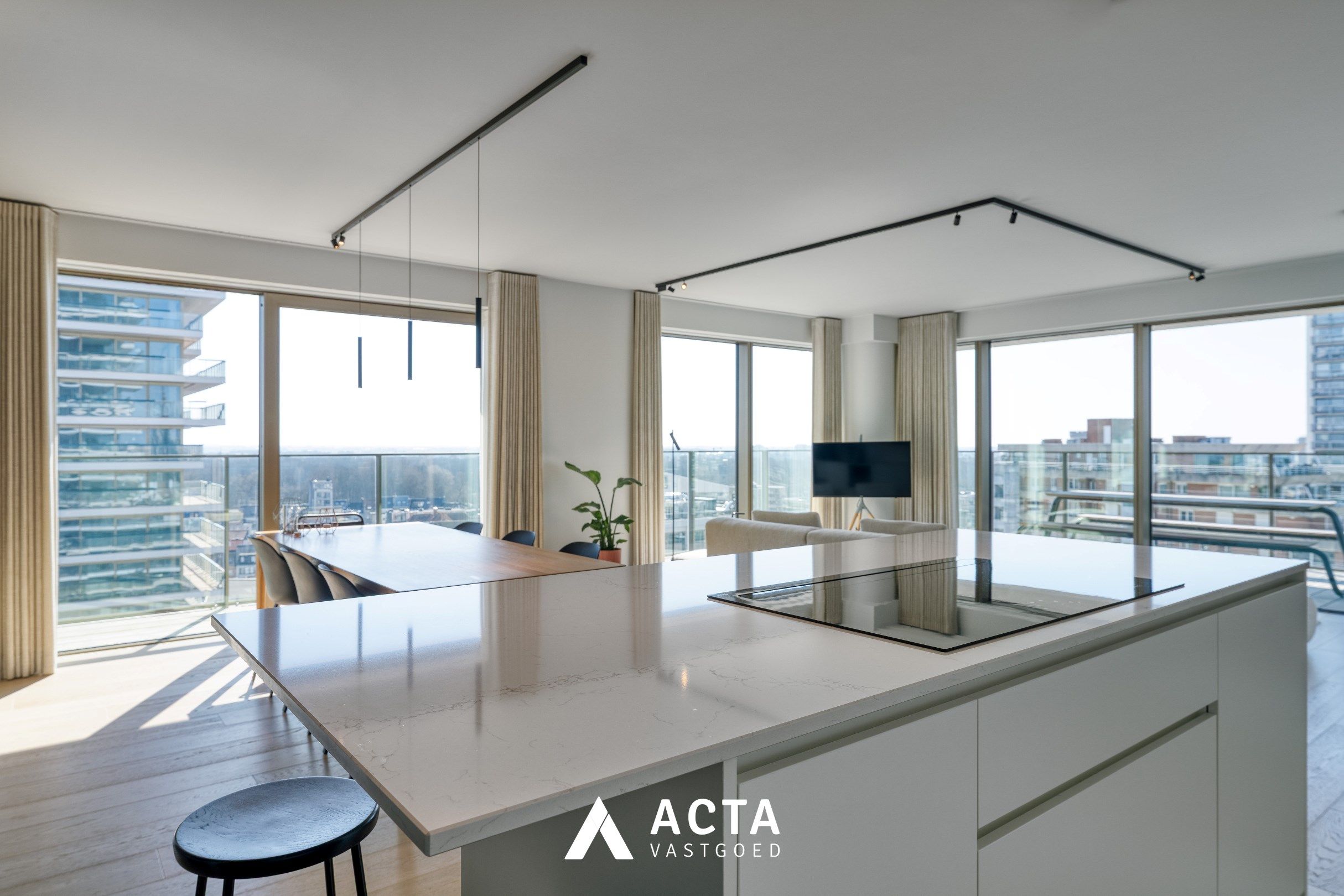 Luxueus afgewerkt nieuwbouw appartement in SKY TOWER ONE foto 7