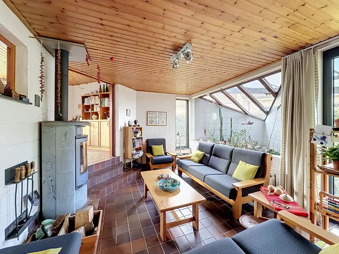 Karaktervolle vrijstaande woning op een prachtig groen perceel foto 10