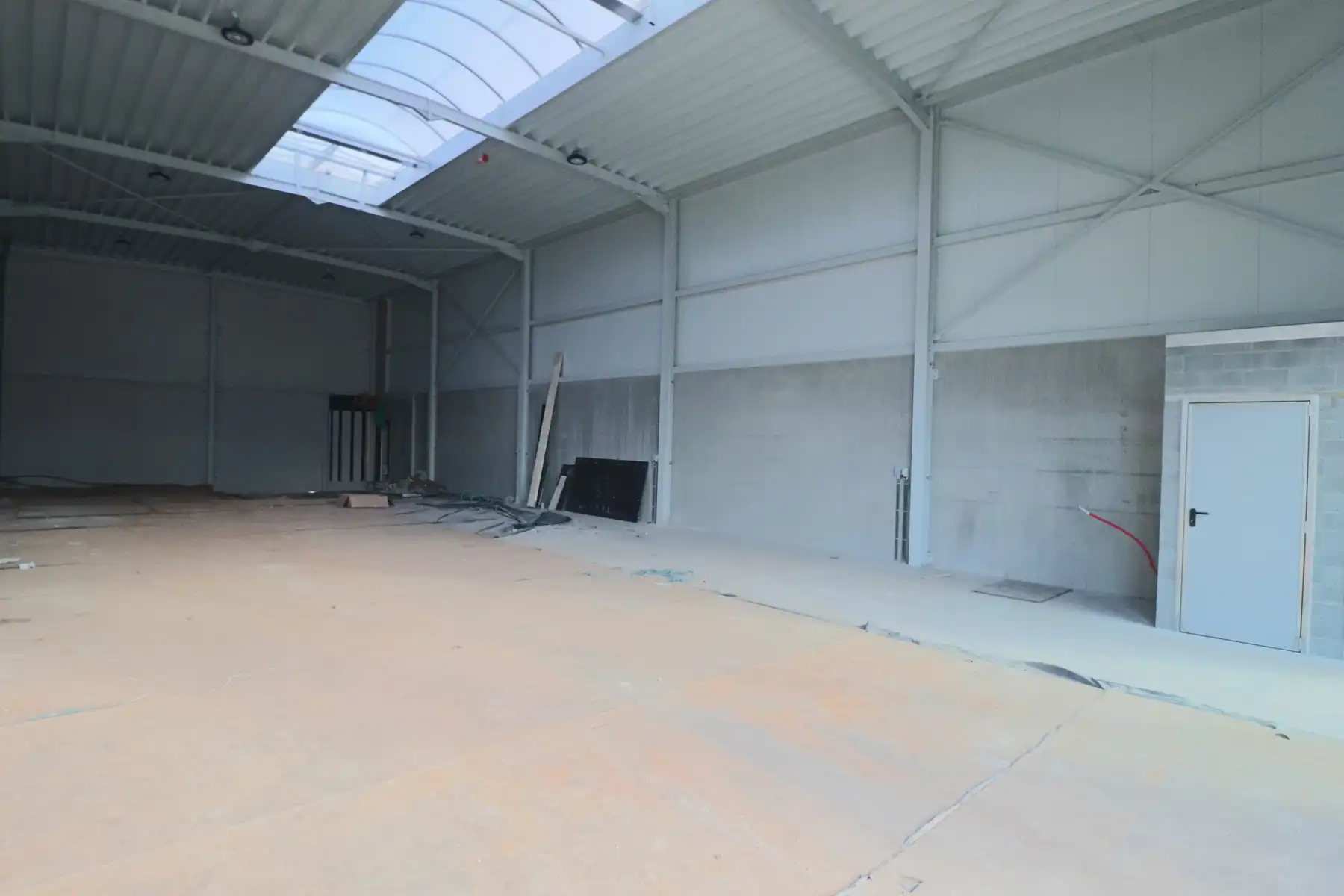 Een nieuwbouw opslag- / bedrijfsruimte van 275 m². foto 2