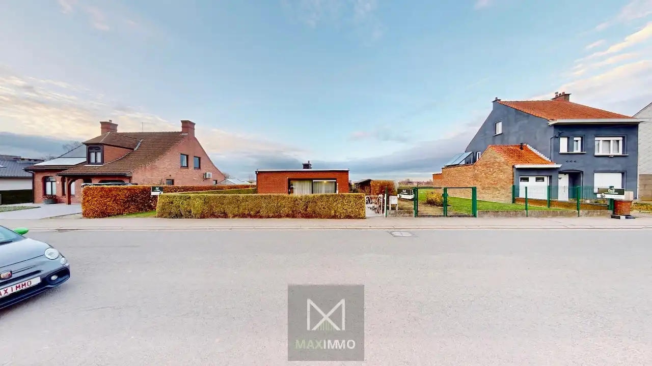 Hoofdfoto van de publicatie: Renovatiekans op uniek perceel met open zicht!