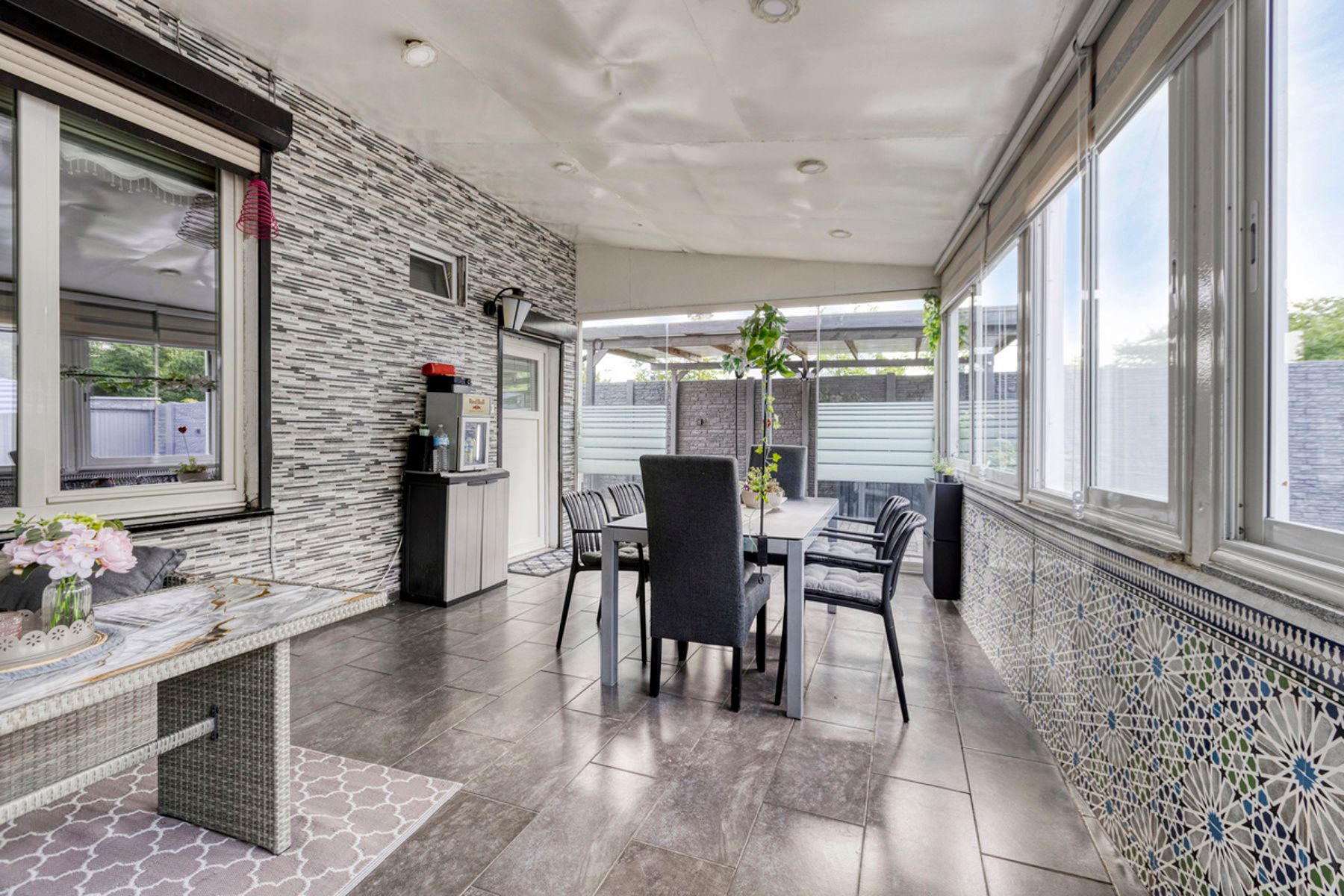 Gerenoveerde woning met 4 slaapkamers, veranda en zwembad. foto 25