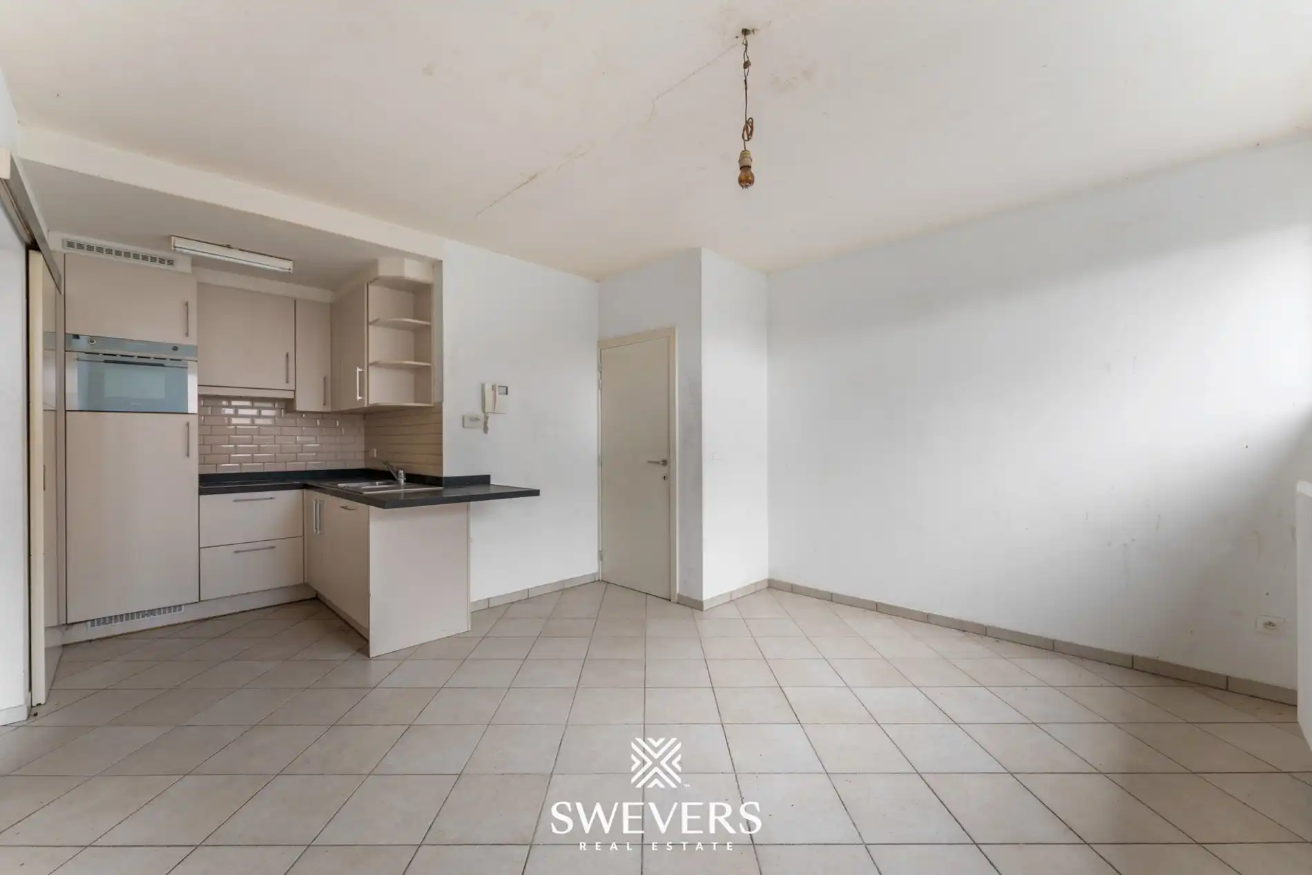 Centraal op te frissen appartement met potentieel in Halen foto 4
