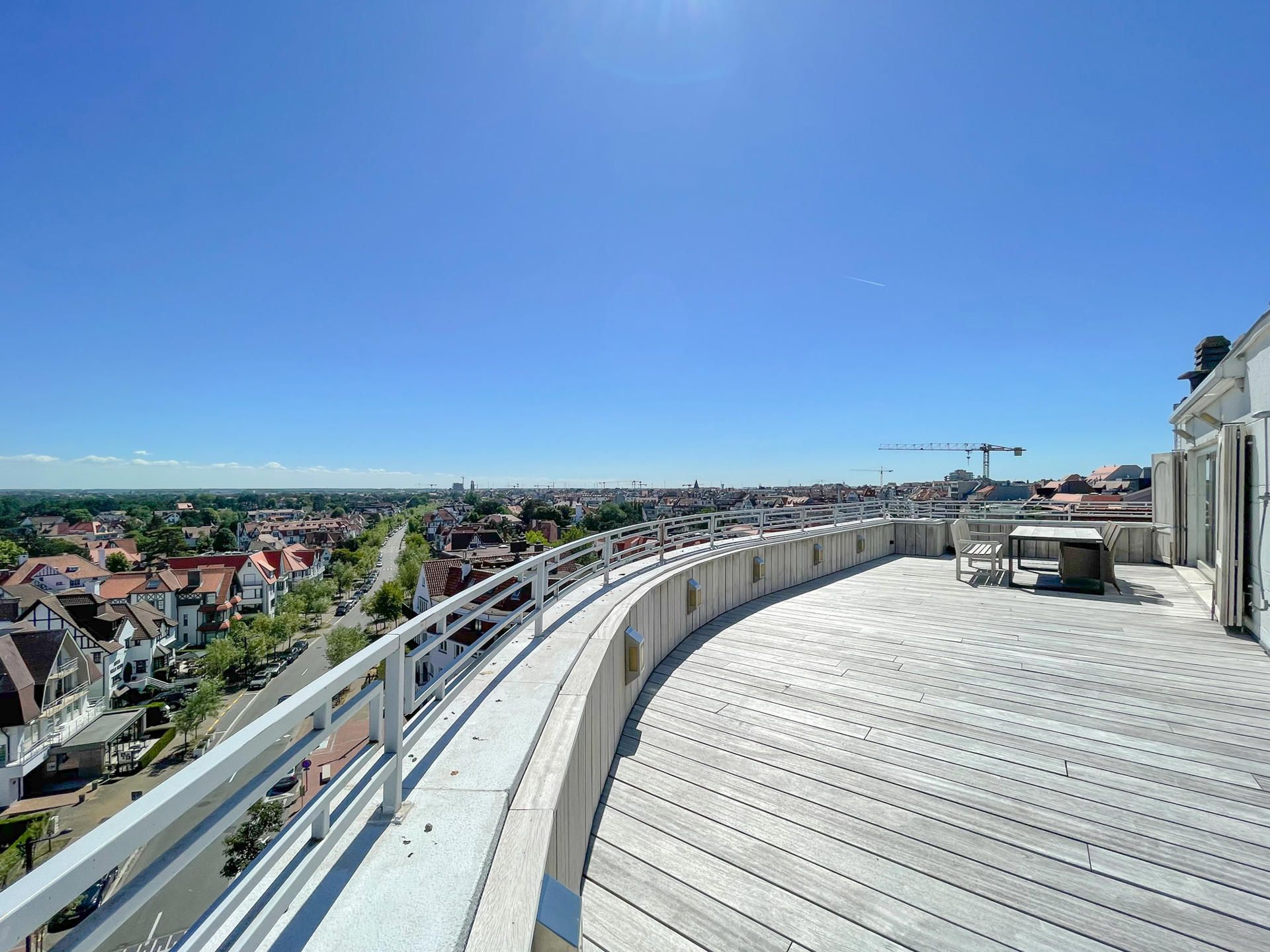 Unieke penthouse met ZONNIG TERRAS en zijdelings ZEEZICHT... foto 2