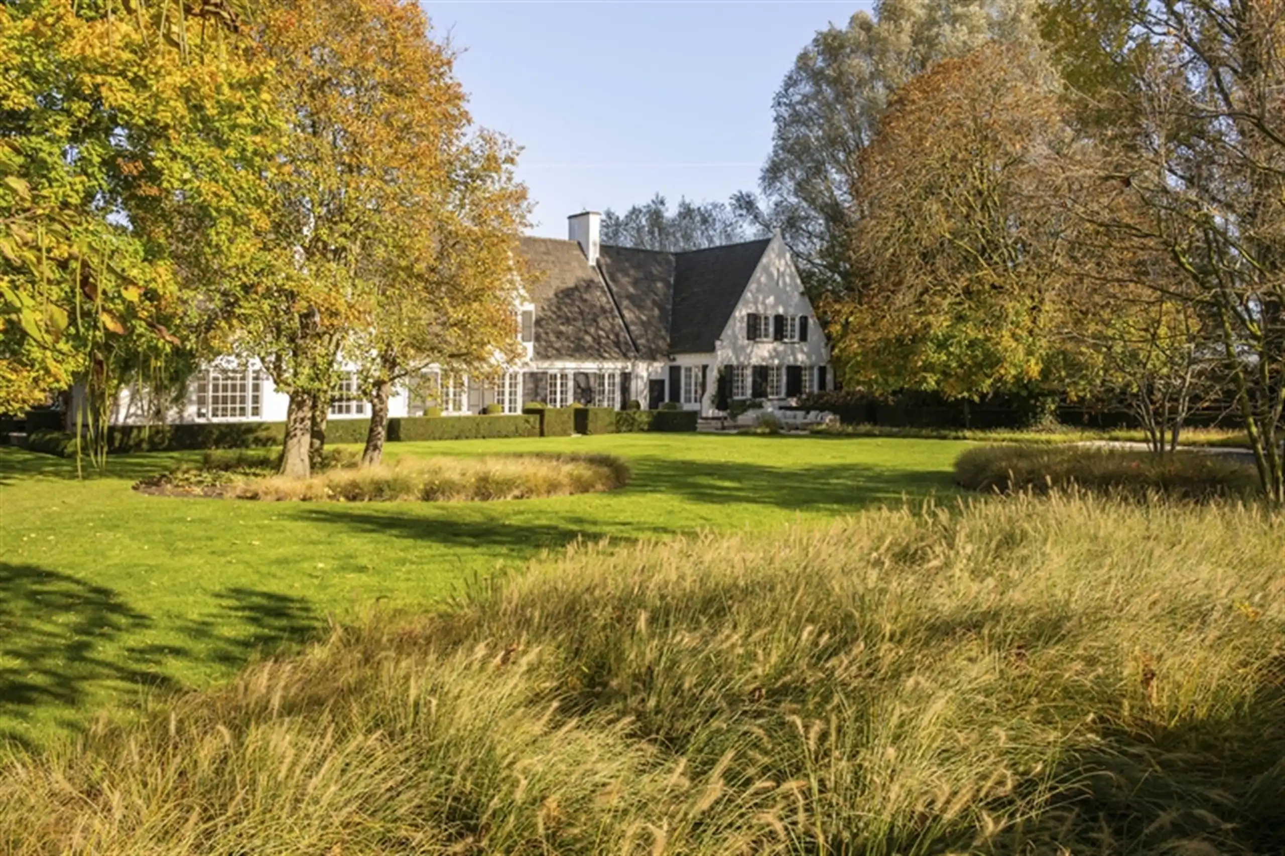 Waardevolle witte vastgoedparel  op 8.679 m² ! foto 29