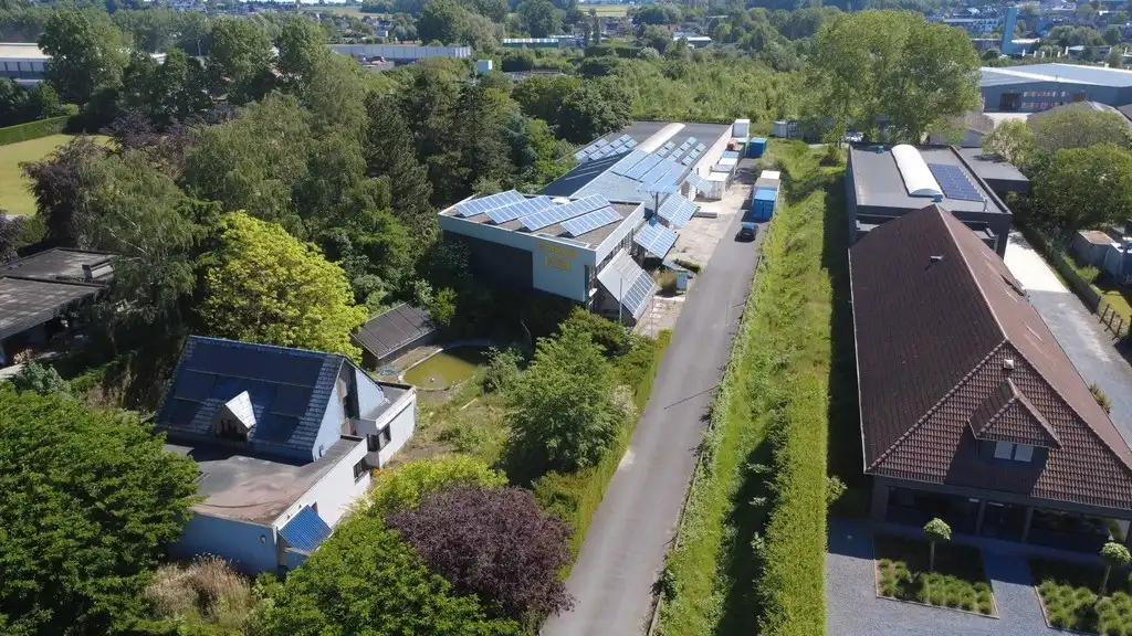 Bedrijfsgebouw met woning te koop vlakbij N60 in Gavere foto {{pictureIndex}}