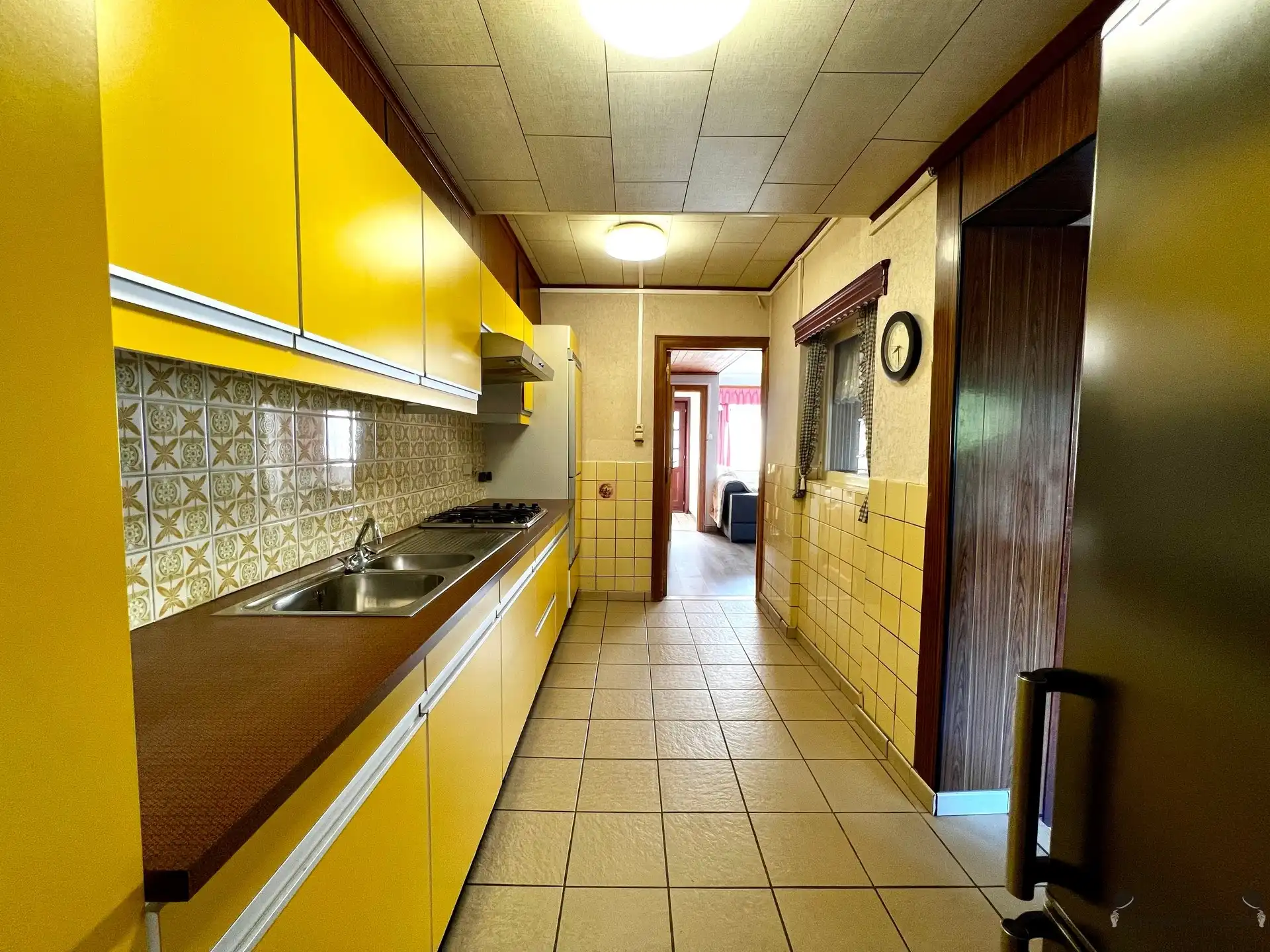 Centraal gelegen te renoveren woning  foto 4