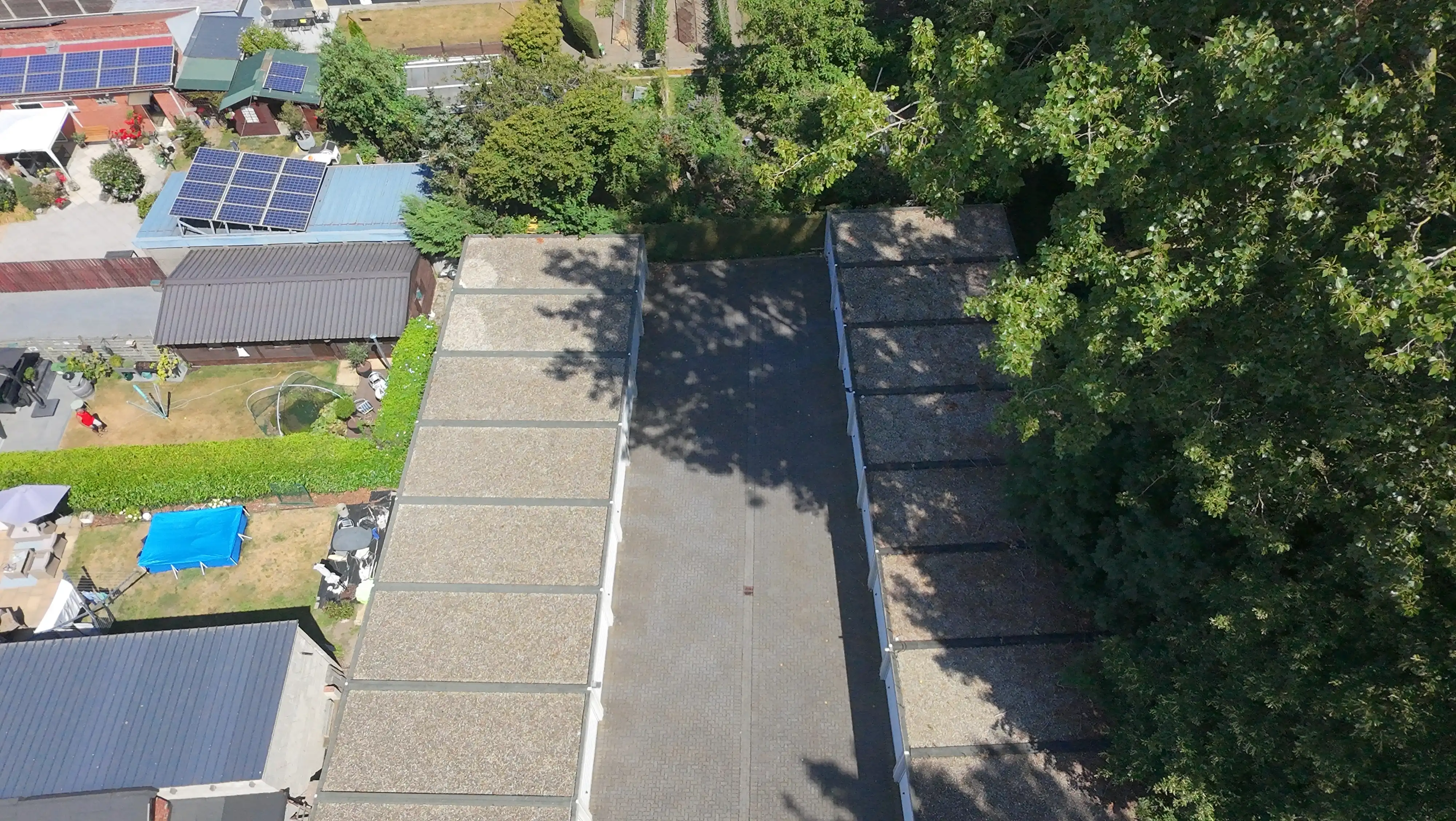 9 verhuurde garages en 3 autostaanplaatsen foto 4