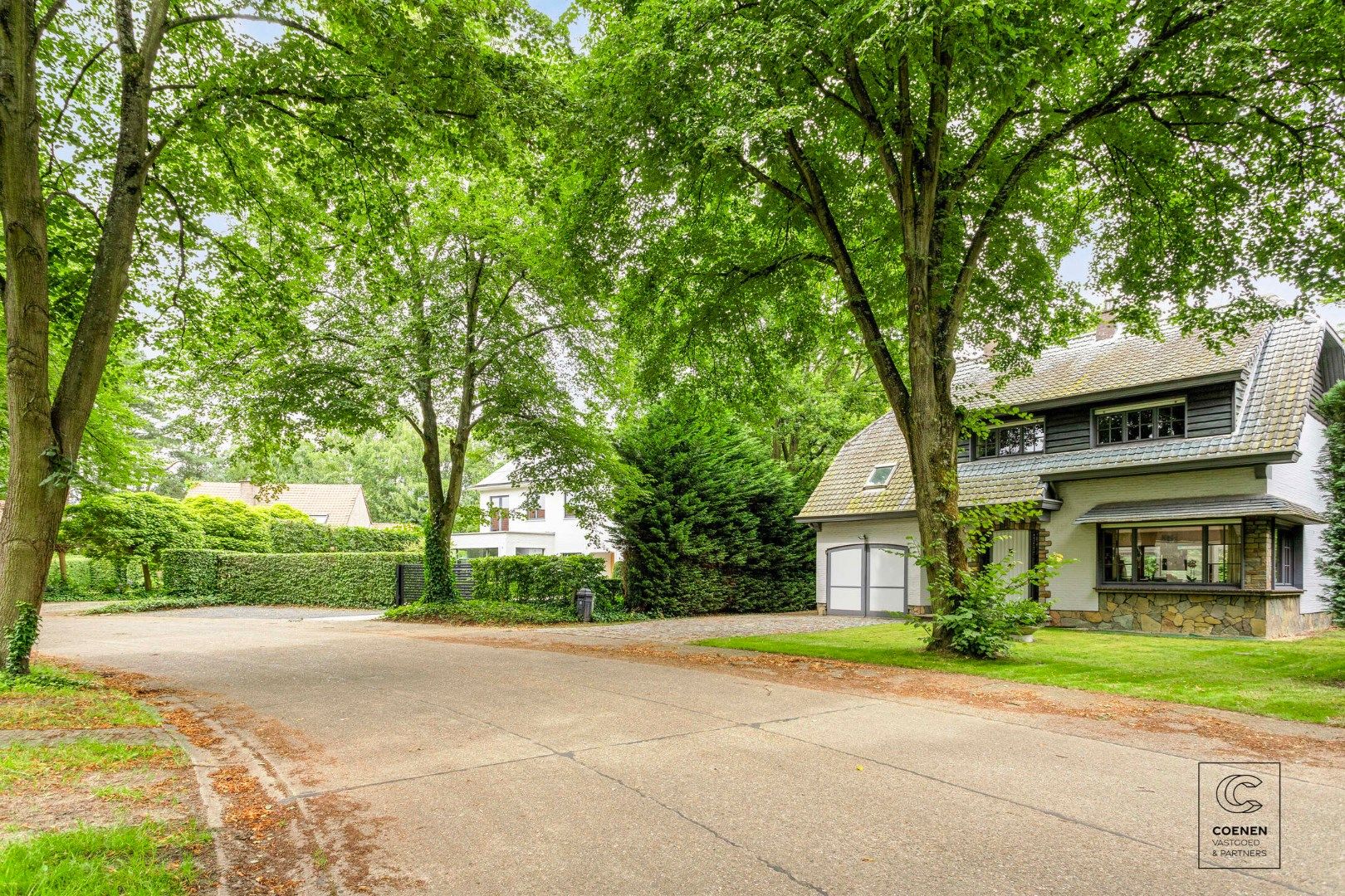 Zeer ruime te moderniseren woning, gelegen in een doodlopende wijk op een topligging te Schilde foto 38