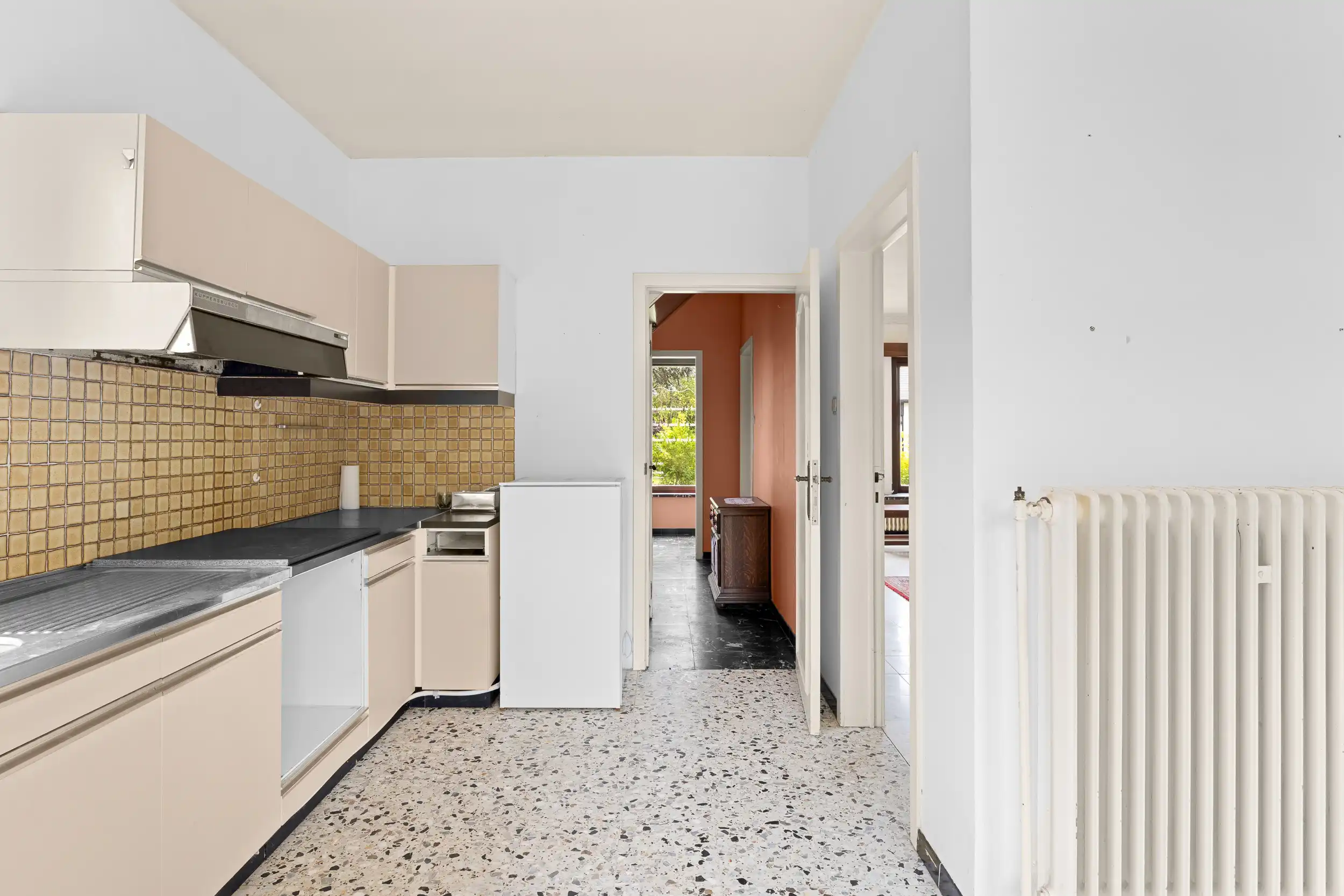 Te renoveren woning in residentiële woonwijk te Wetteren foto 8