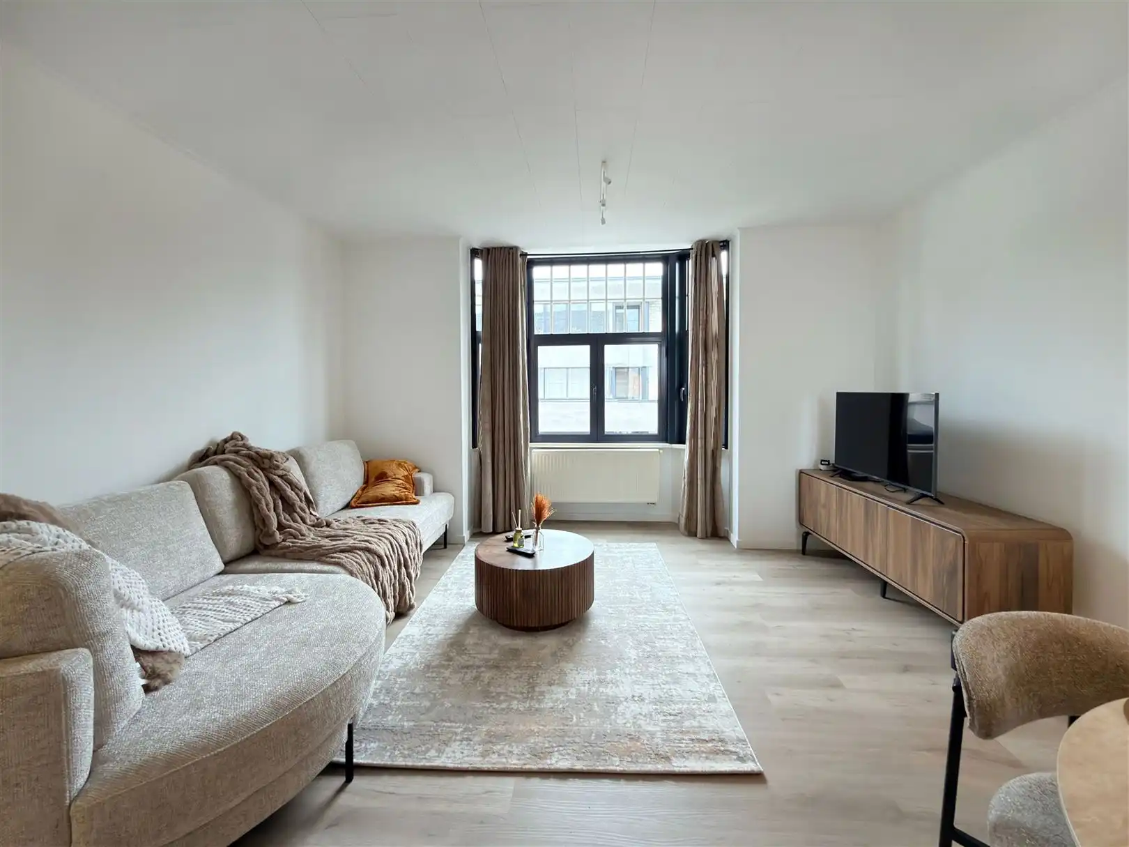 Handelsgelijkvloers, 3 appartementen en eigen parking!! foto 25