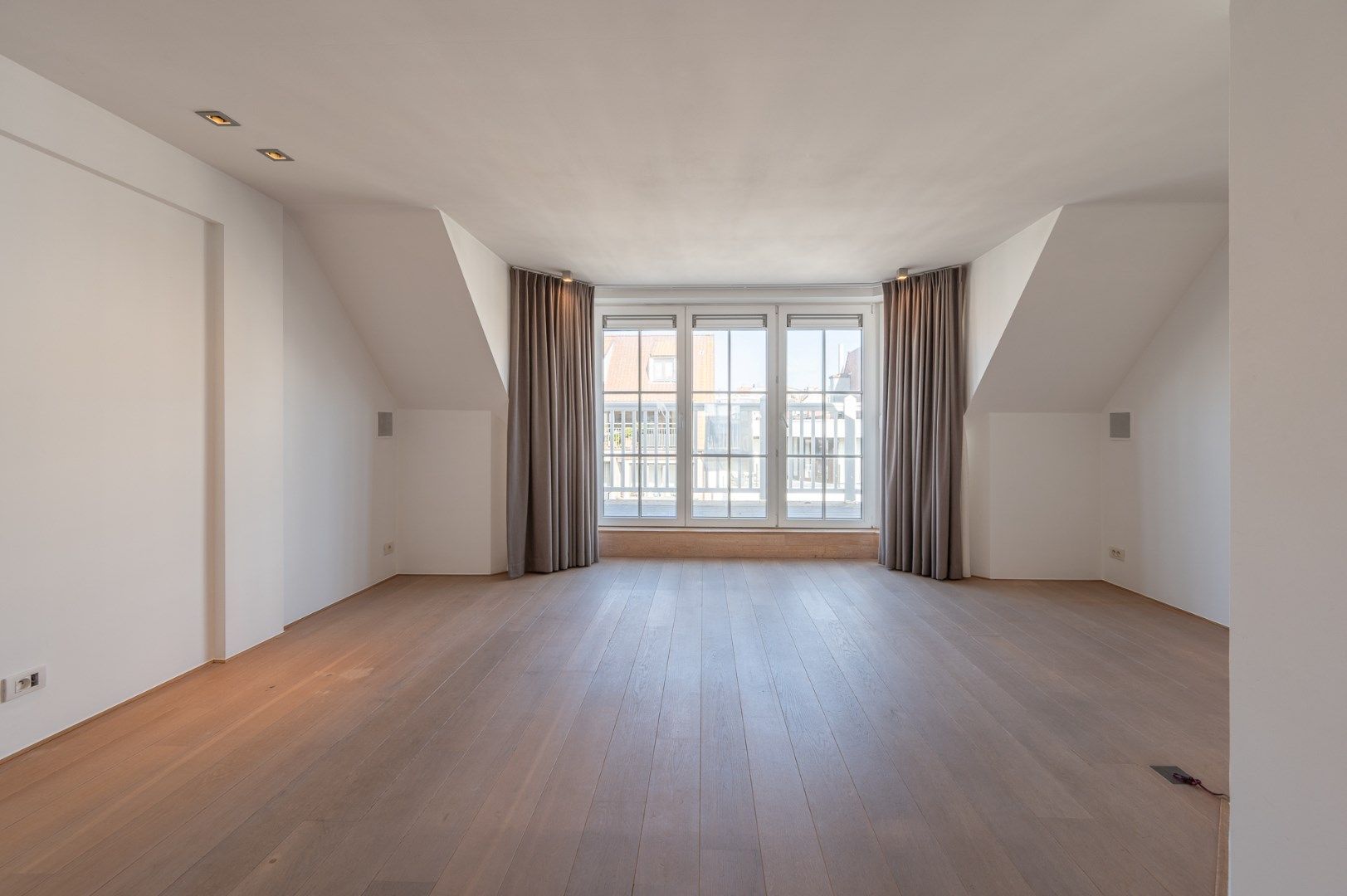 Aangenaam duplexdakappartement met prachtige zonneterrassen gelegen in de Dumortierlaan. foto 8