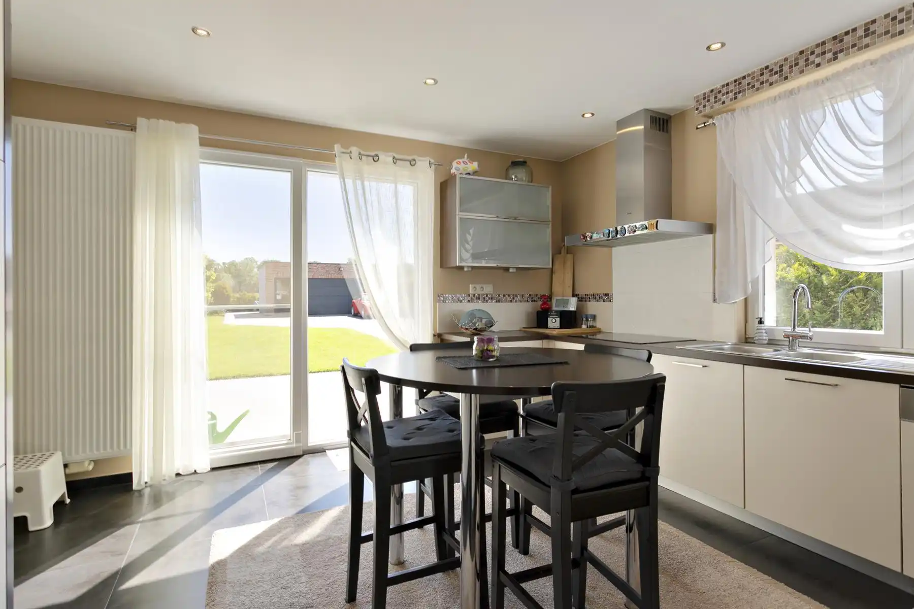 Ruime, instapklare gezinswoning te BEGIJNENDIJK foto 5